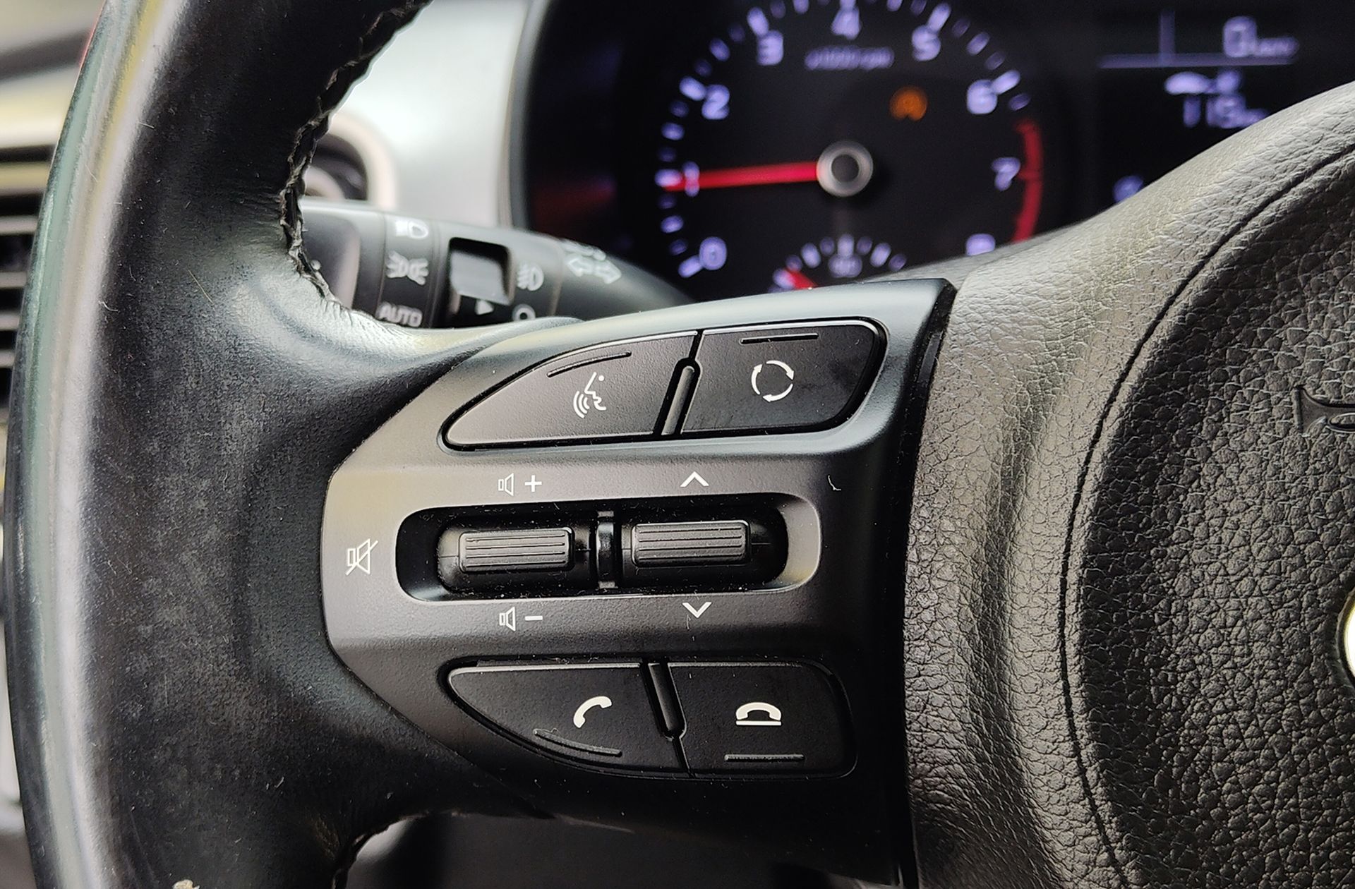 Kia Stonic 1.0 T-GDi Drive - foto 24
