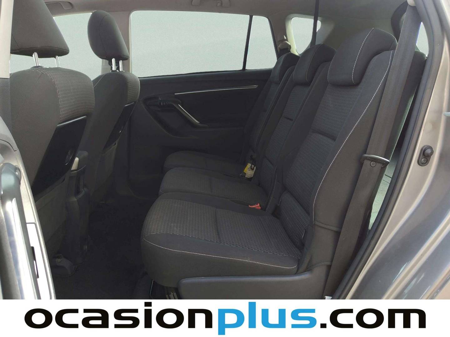 Foto asientos traseros Toyota Verso Toyota Verso 115D Advance (112 CV)
