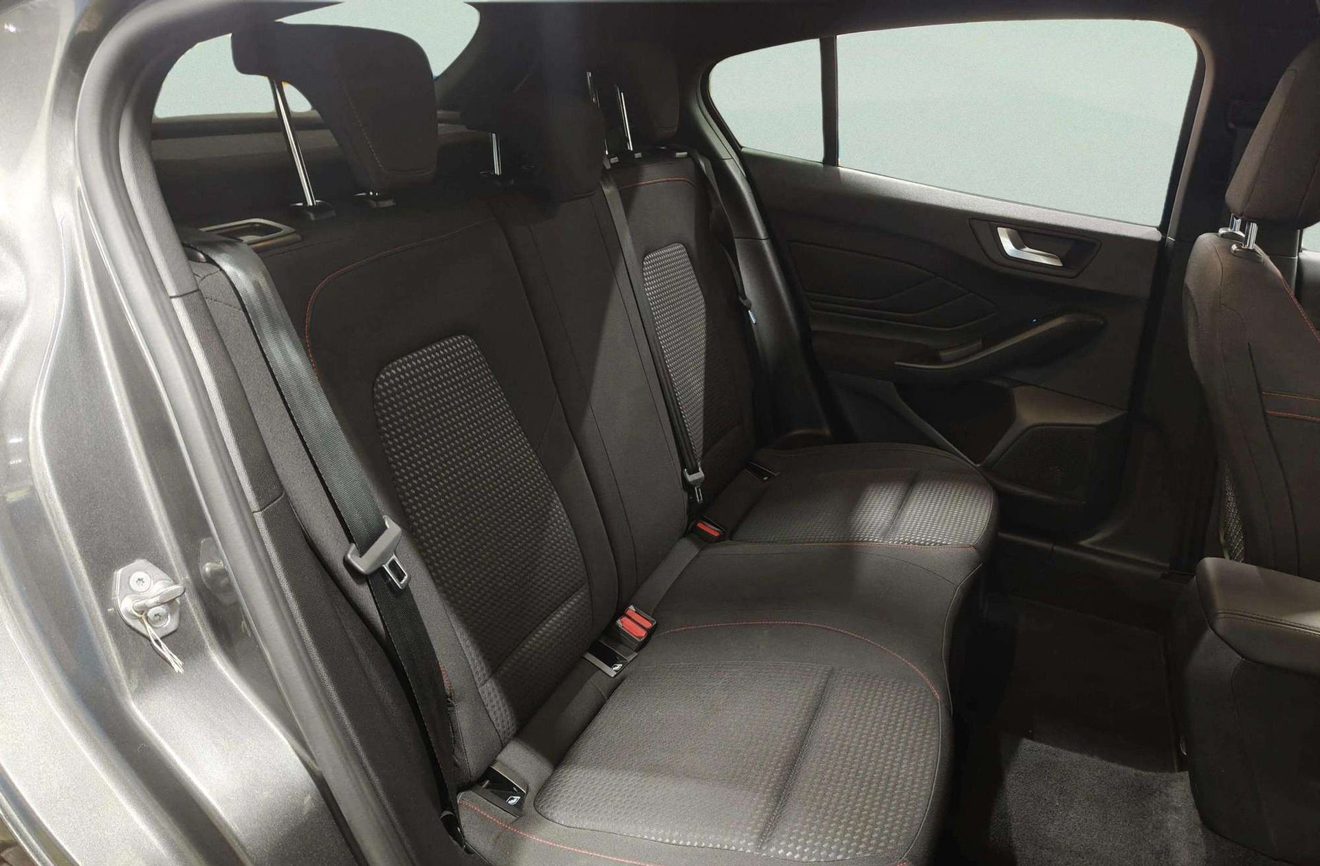 Ford Focus 1.0 EcoBoost MHEV ST-Line - foto 18