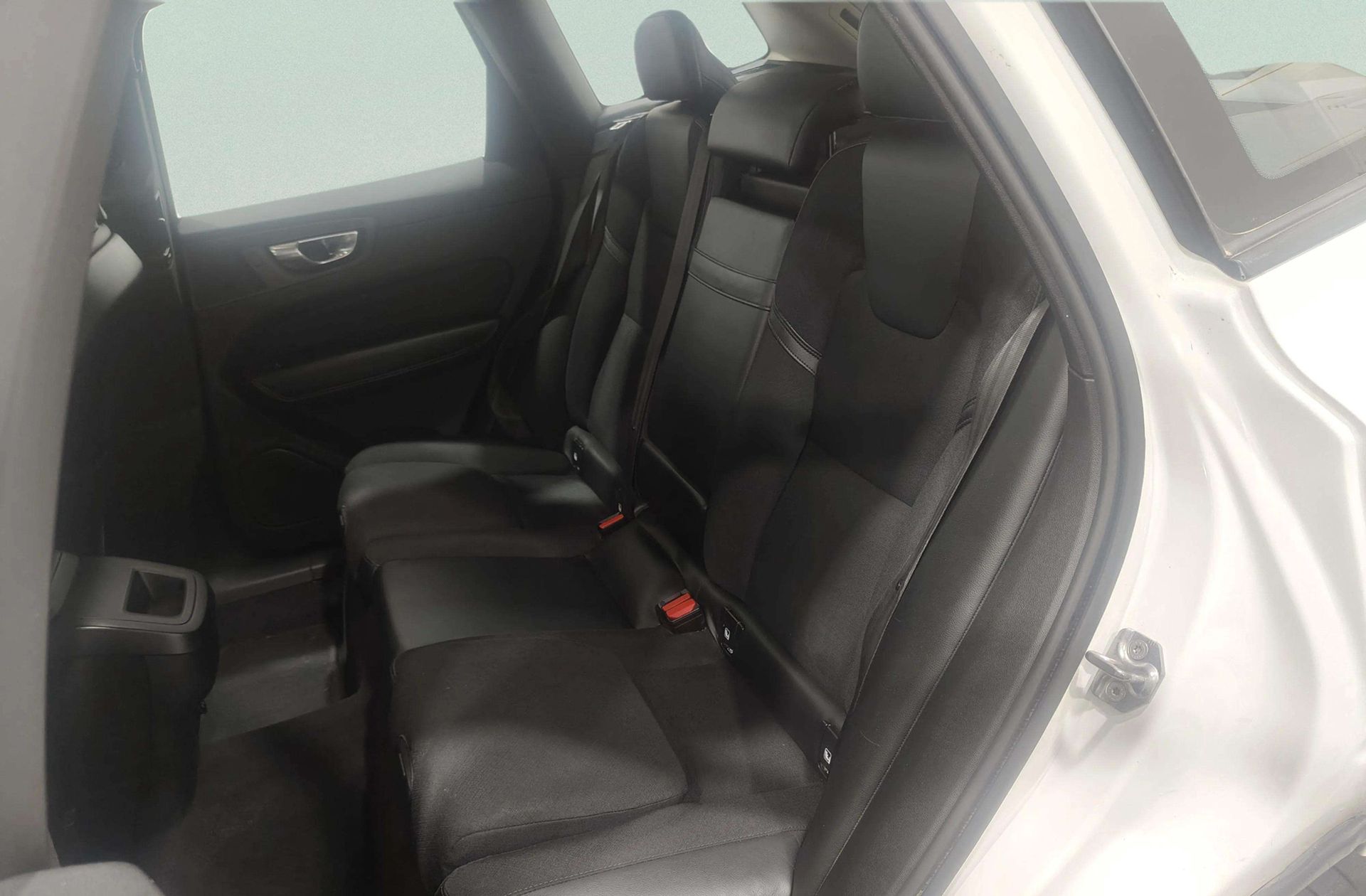 Volvo XC60 D4 Momentum - foto 16