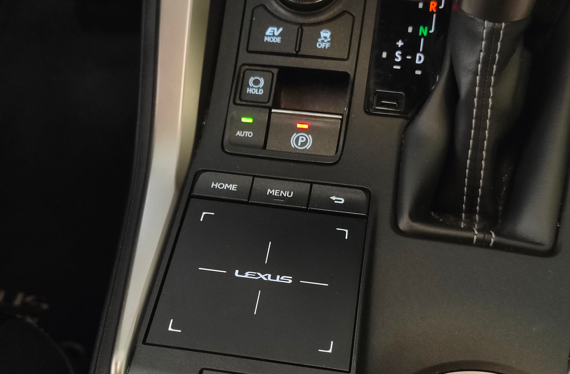 Lexus NX 300h Business Navigation 2WD - foto 33
