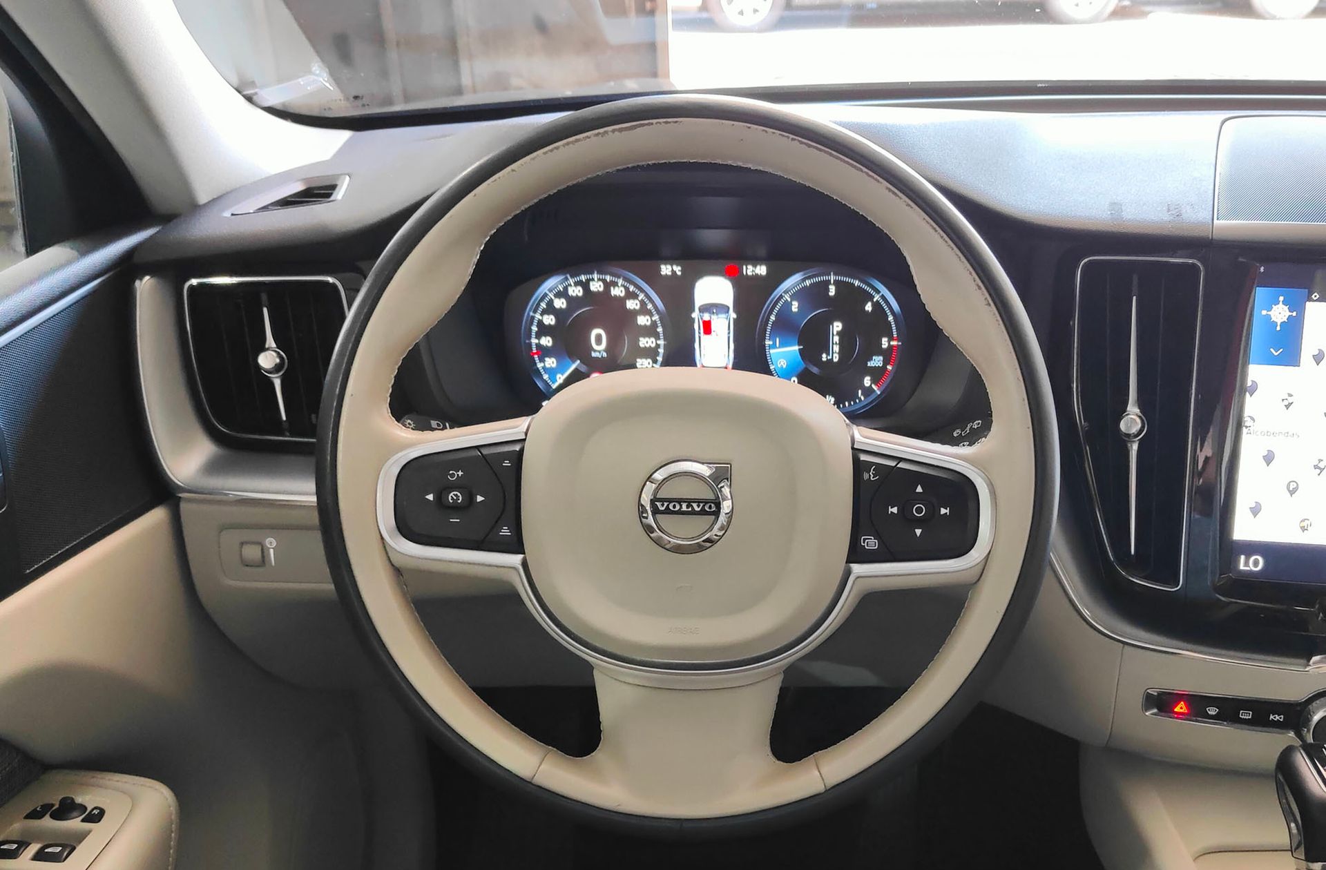 Volvo XC60 D4 Momentum AWD - foto 27