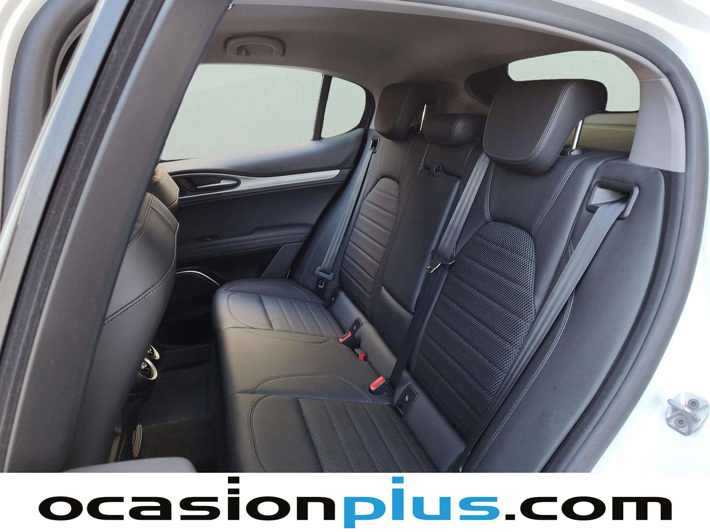 Foto asientos traseros Alfa Romeo Stelvio Alfa Romeo Stelvio 2.0 Gasolina Executive AWD (280 CV)