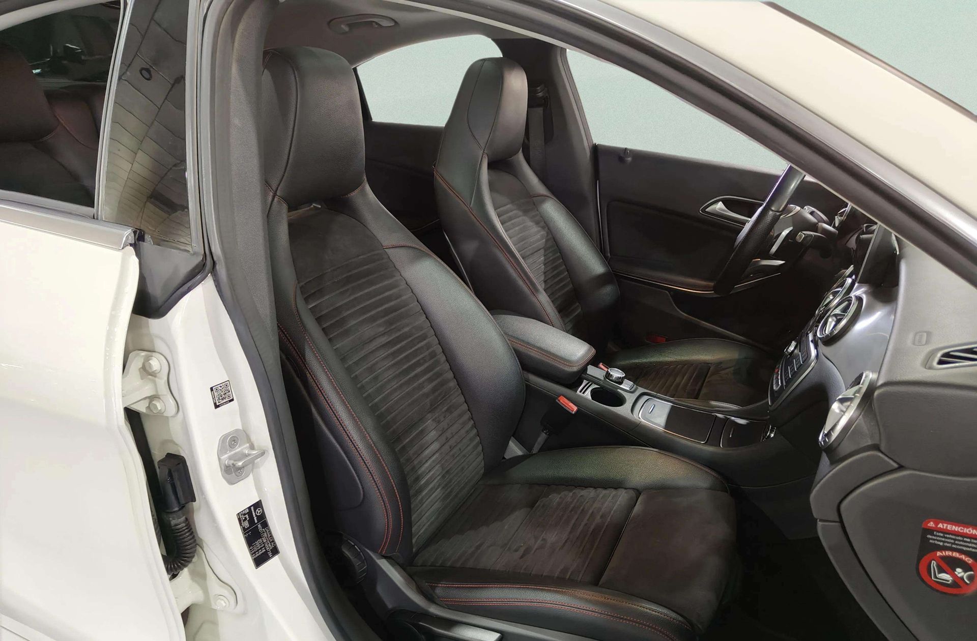 Mercedes-Benz CLA 200 d Pack AMG - foto 21
