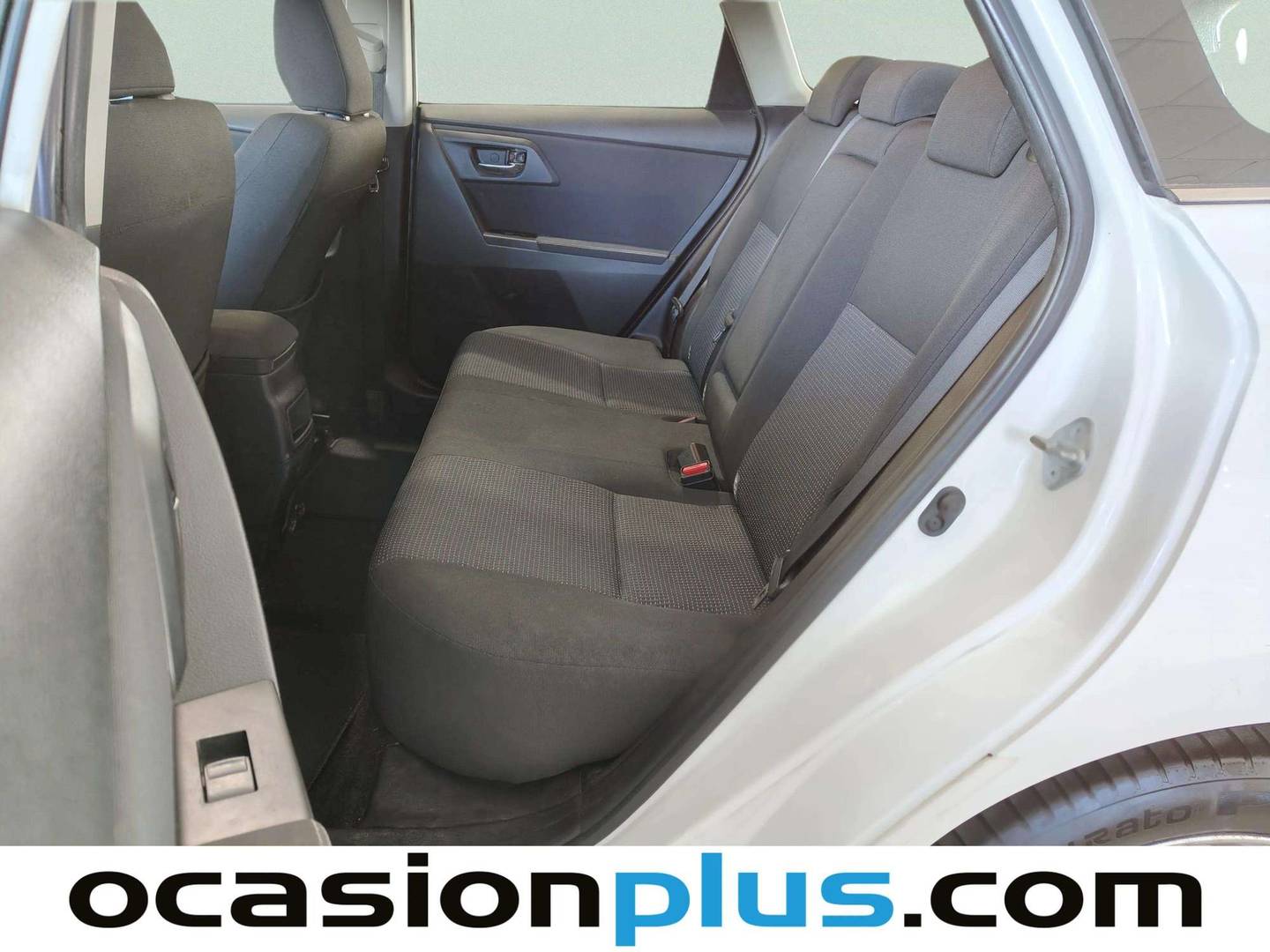 Foto asientos traseros Toyota Auris Toyota Auris 130 Touring Sports Active (132 CV)