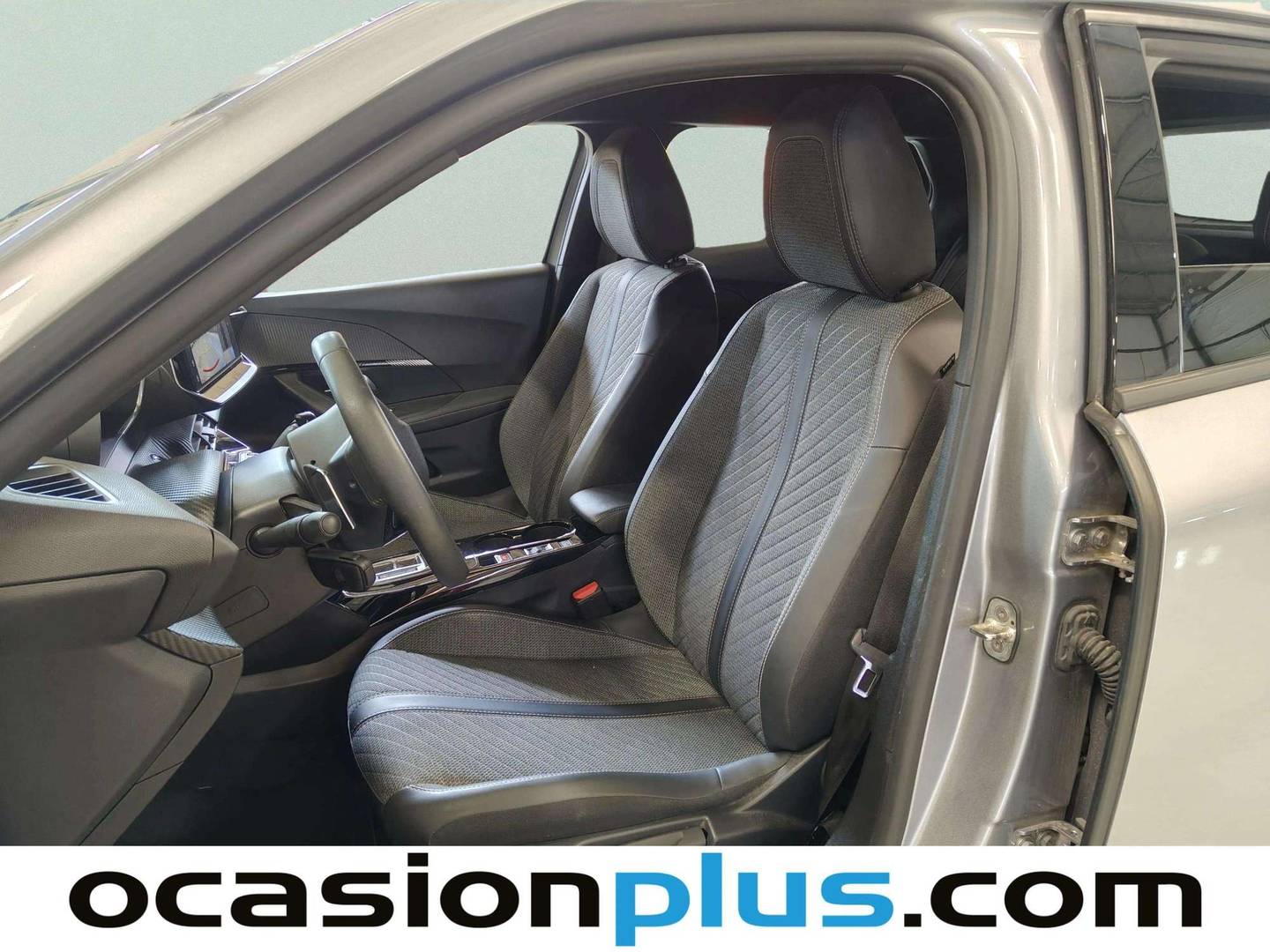 Foto asientos delanteros Peugeot 2008 Peugeot 2008 Allure Hybrid eDCS6 (145 CV)