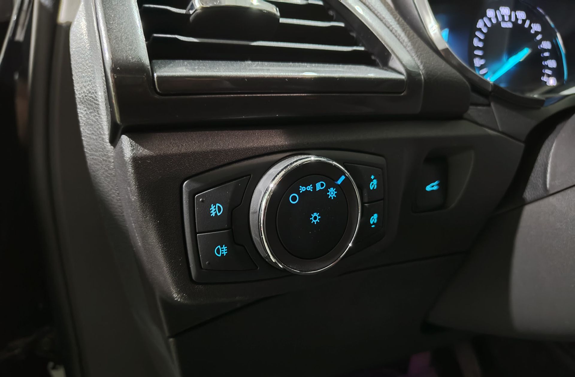 Ford Mondeo SportBreak 2.0 Híbrido Hev Titanium - foto 30