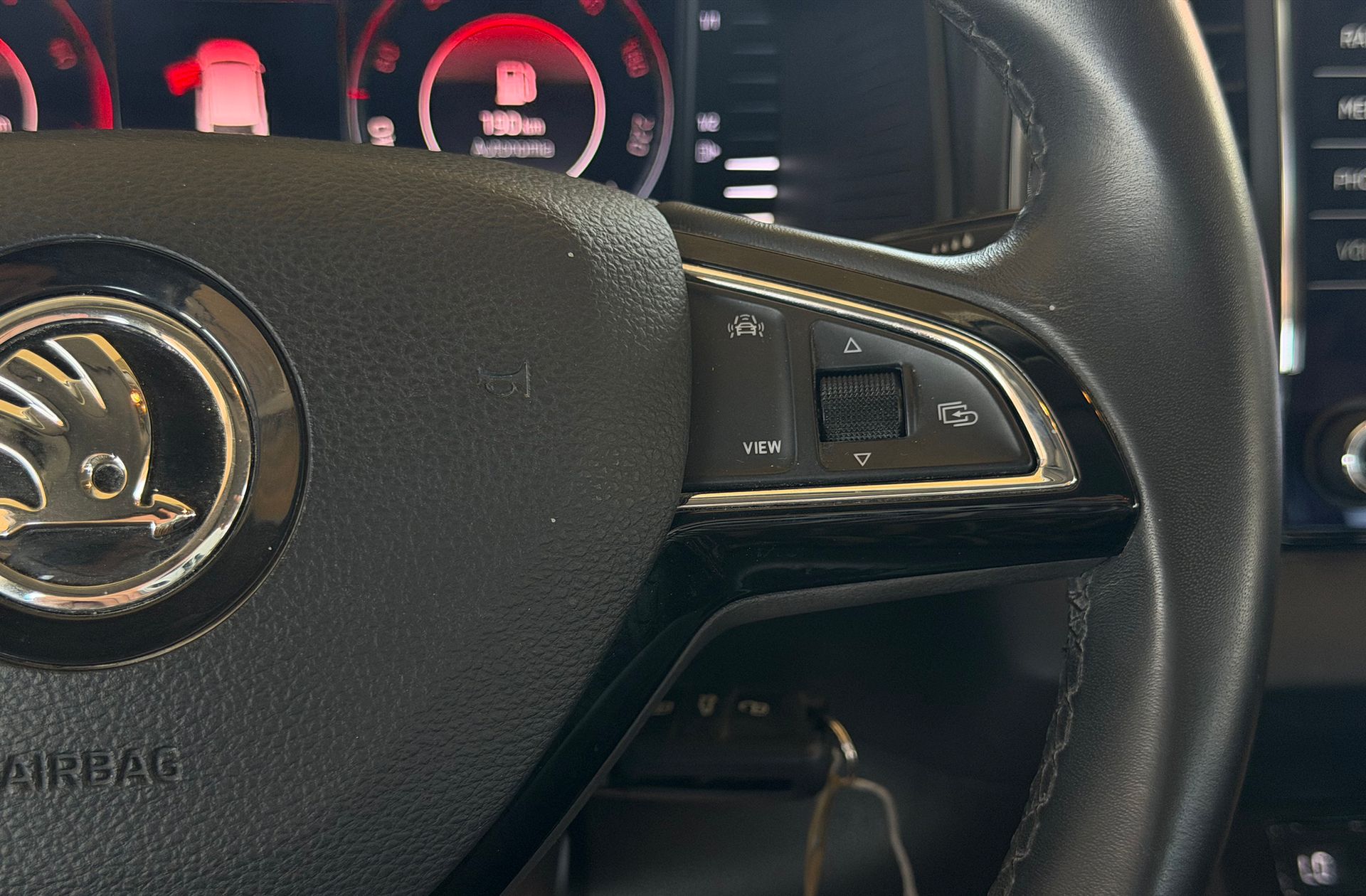 Škoda Karoq 1.5 TSI ACT Ambition - foto 25