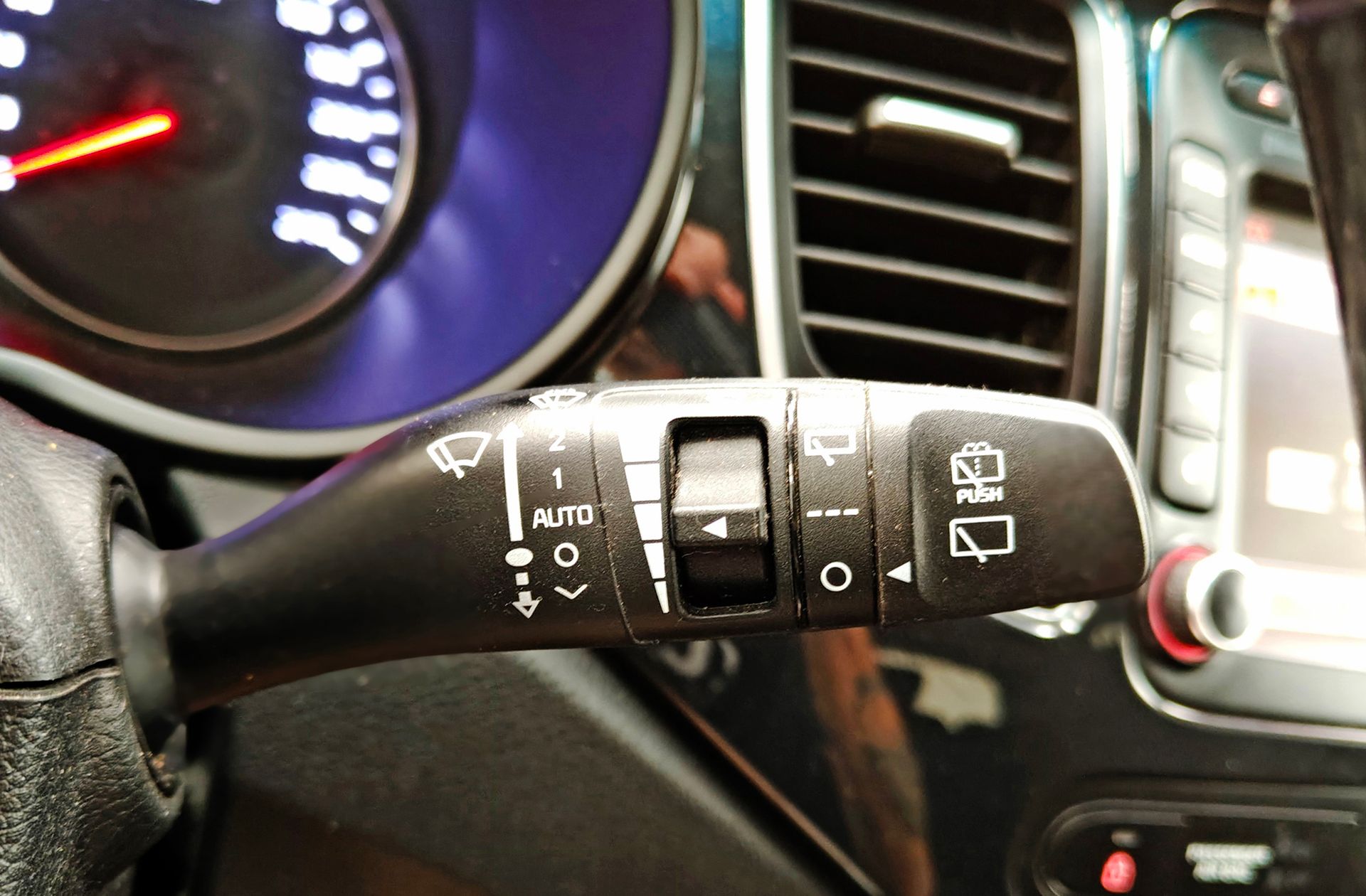 Kia Carens 1.6 GDi Uefa Euro 2016 Eco-Dynamics - foto 28