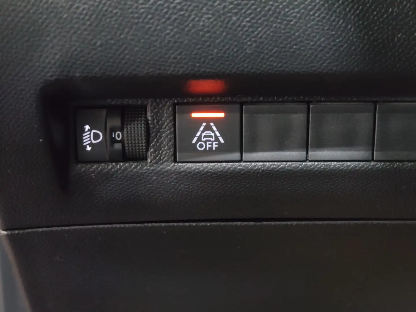 Foto Peugeot 208 Peugeot 208 BlueHDi 100 Allure (100 CV)