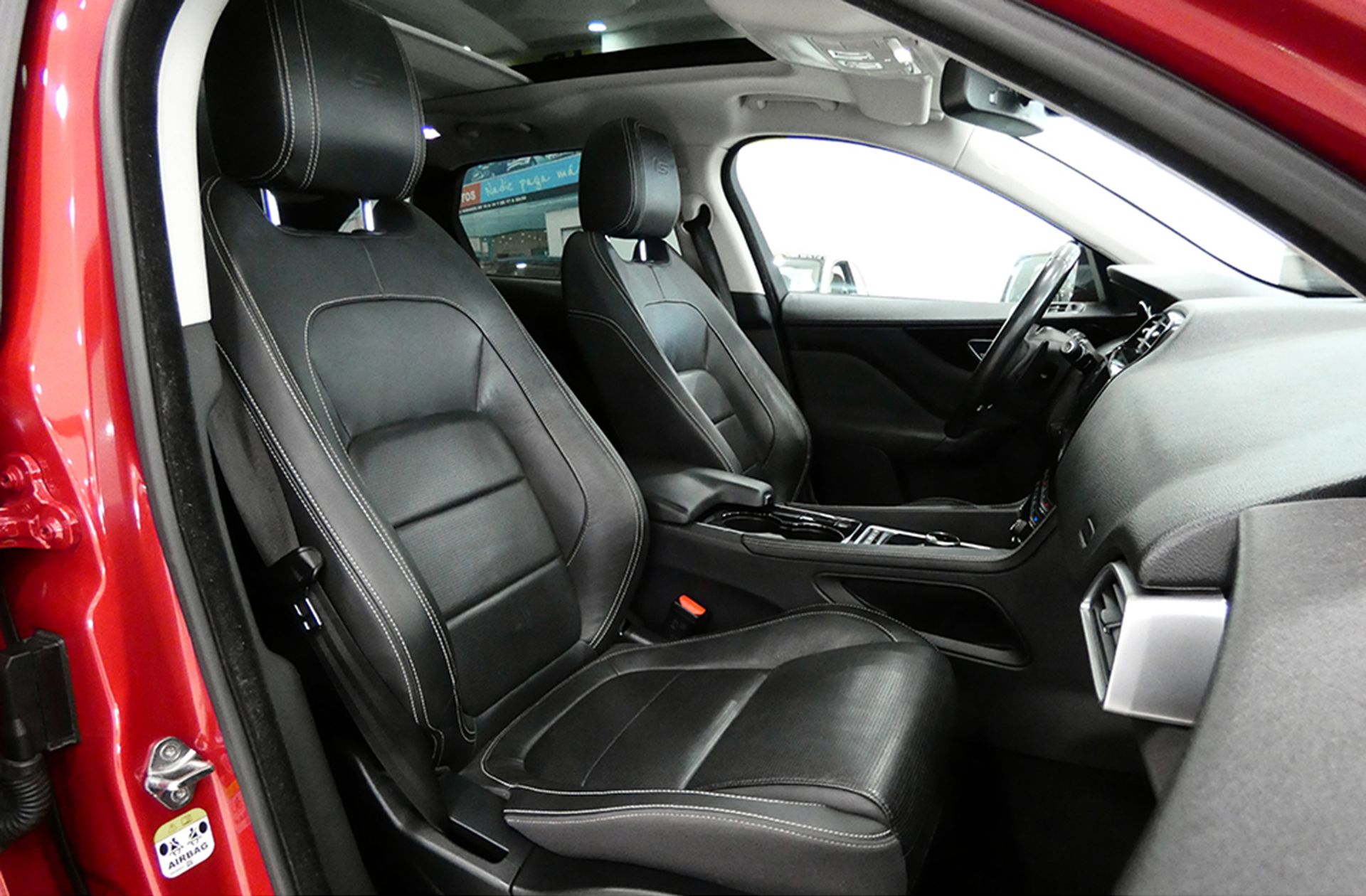 Jaguar F-Pace 2.0L i4D Prestige AWD - foto 23