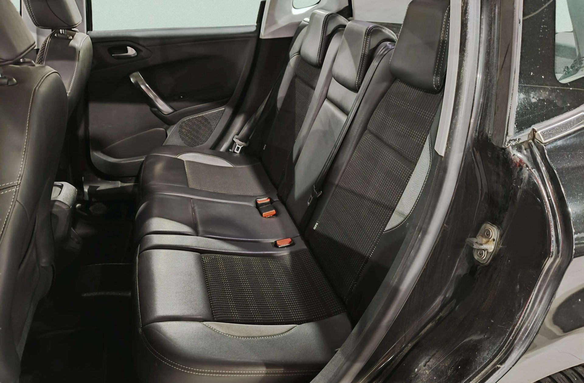 Peugeot 2008 e-HDI 92 Allure - foto 11