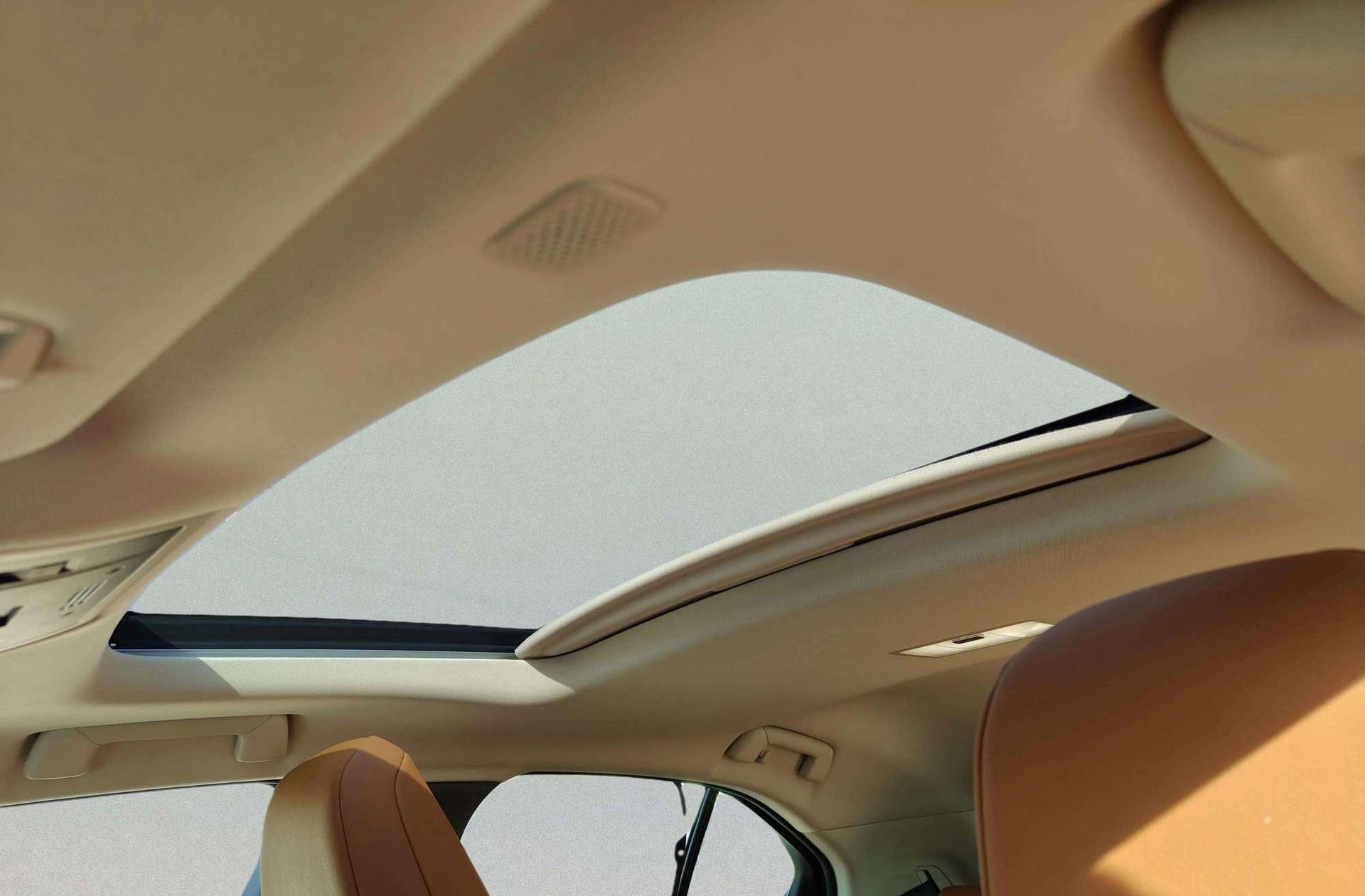 Lexus UX 250h Luxury - foto 6