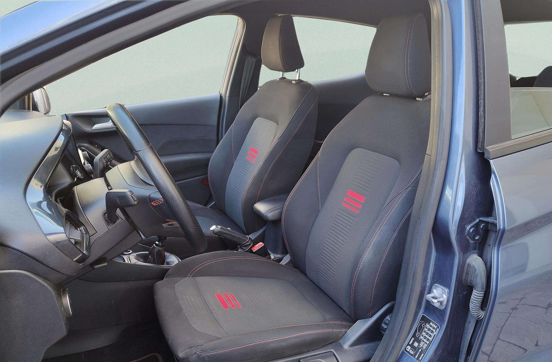 Ford Fiesta 1.0 EcoBoost MHEV ST-Line - foto 12