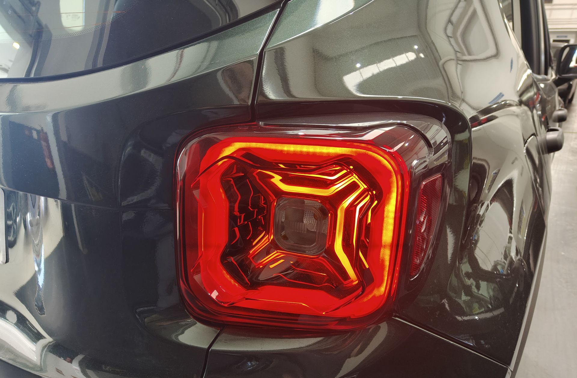 Jeep Renegade 1.5 MHEV eHybrid Summit DCT - foto 18