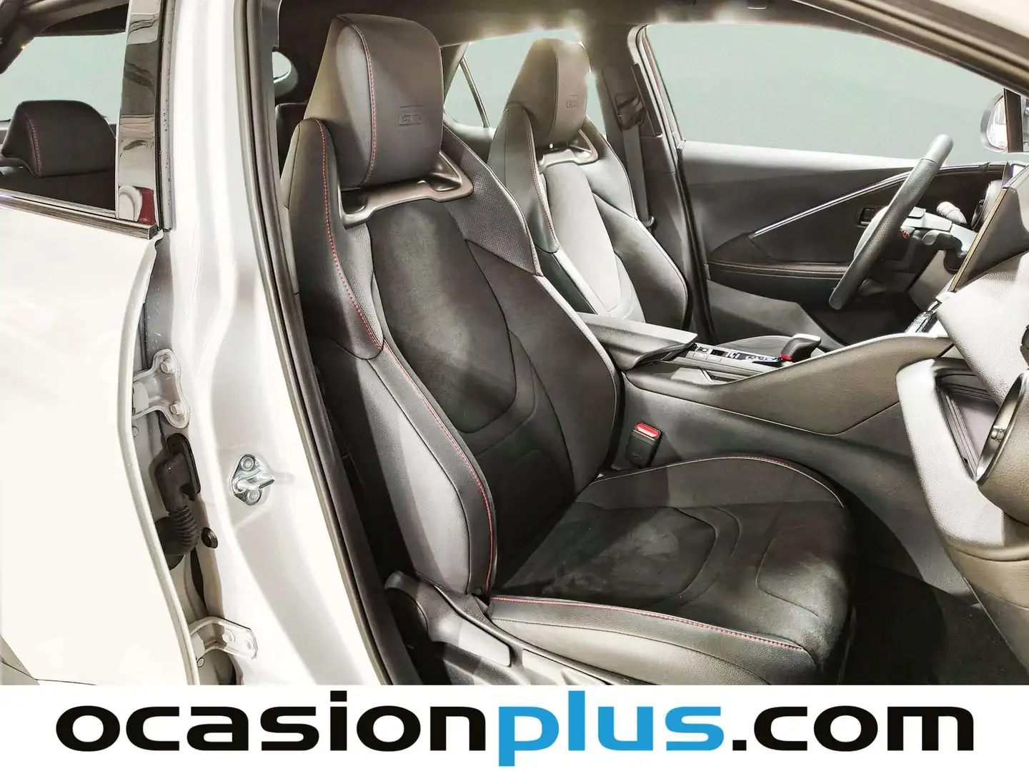 Foto Toyota C-HR TOYOTA C-HR 220PH GR Sport (223 CV)