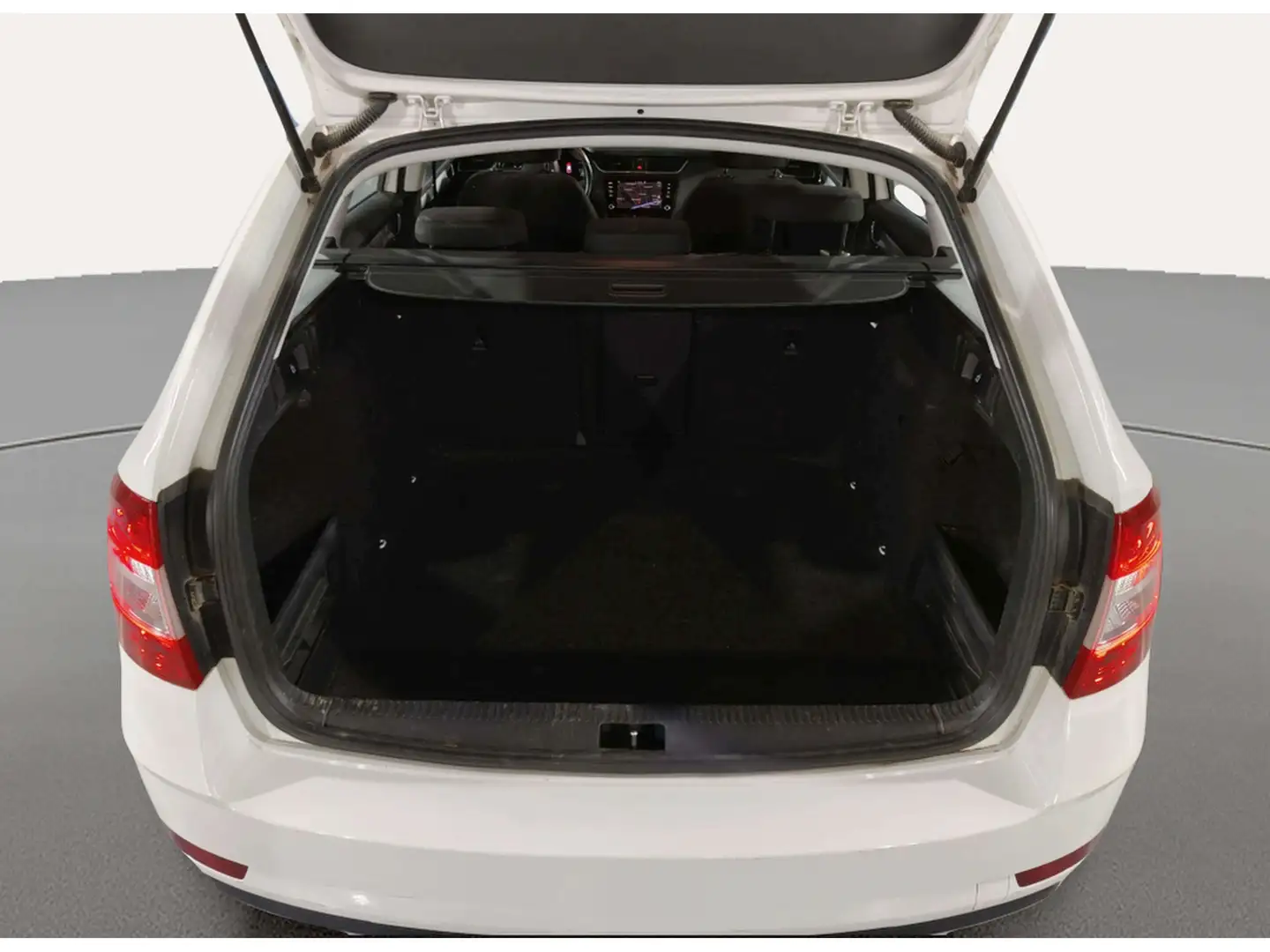 Foto Skoda Octavia Skoda Octavia Combi 1.6 TDI CR Ambition (115 CV)