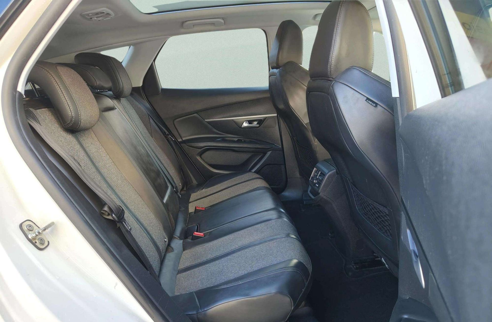Peugeot 3008 PureTech 130 Allure EAT6 - foto 18
