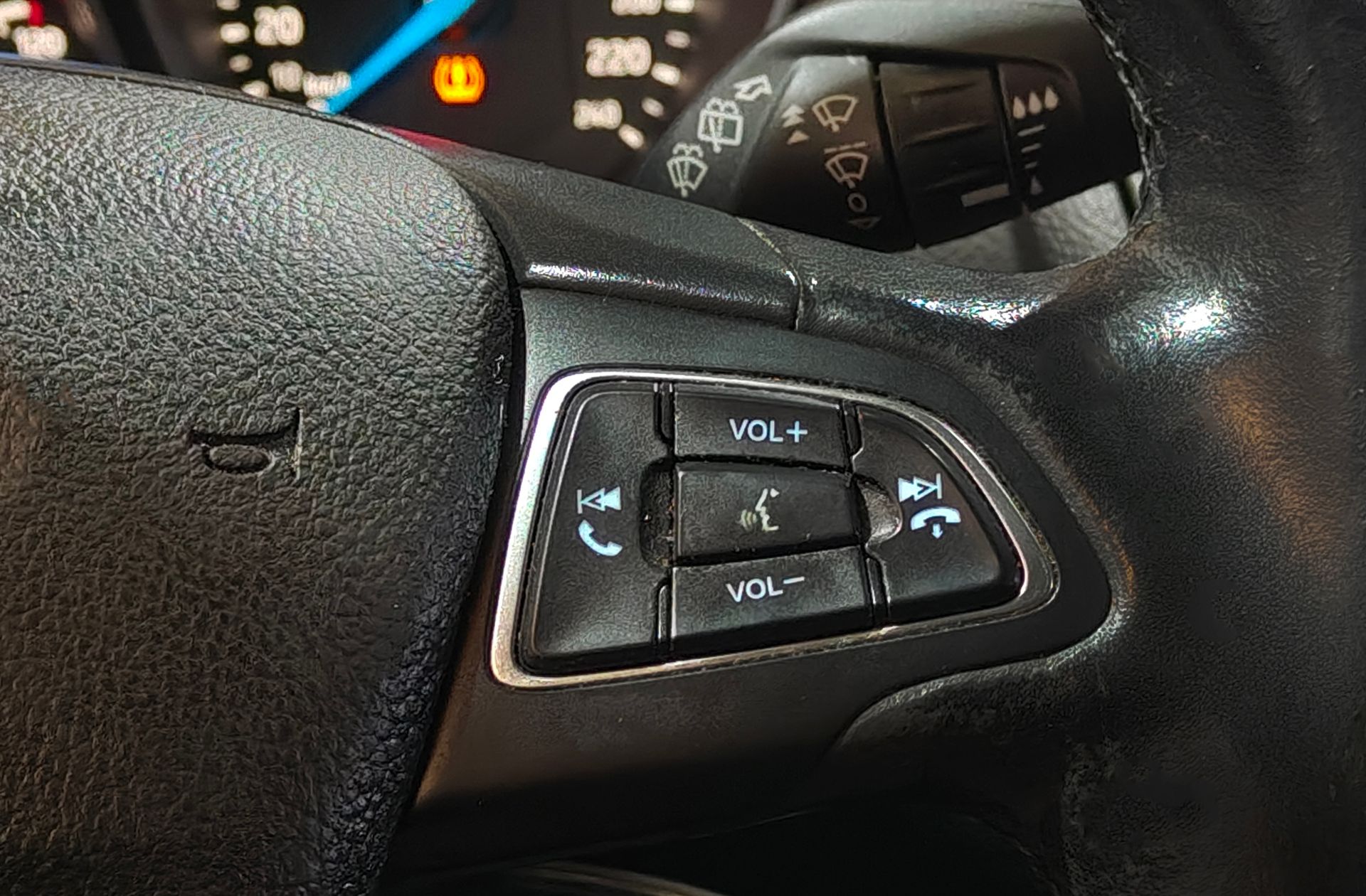 Ford Focus 1.0 EcoBoost Trend+ - foto 23