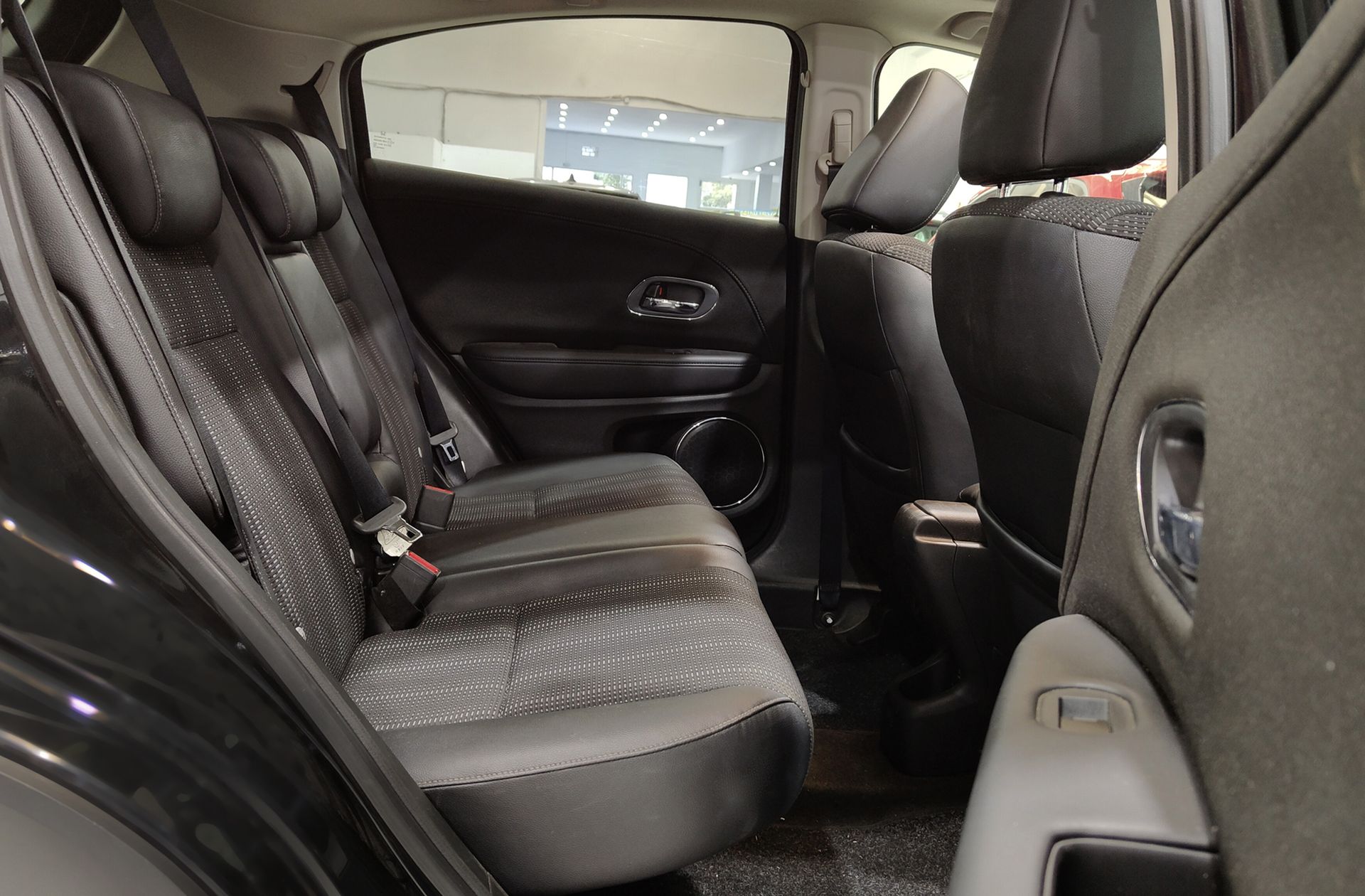 Honda HR-V 1.6 i-DTEC Executive - foto 19