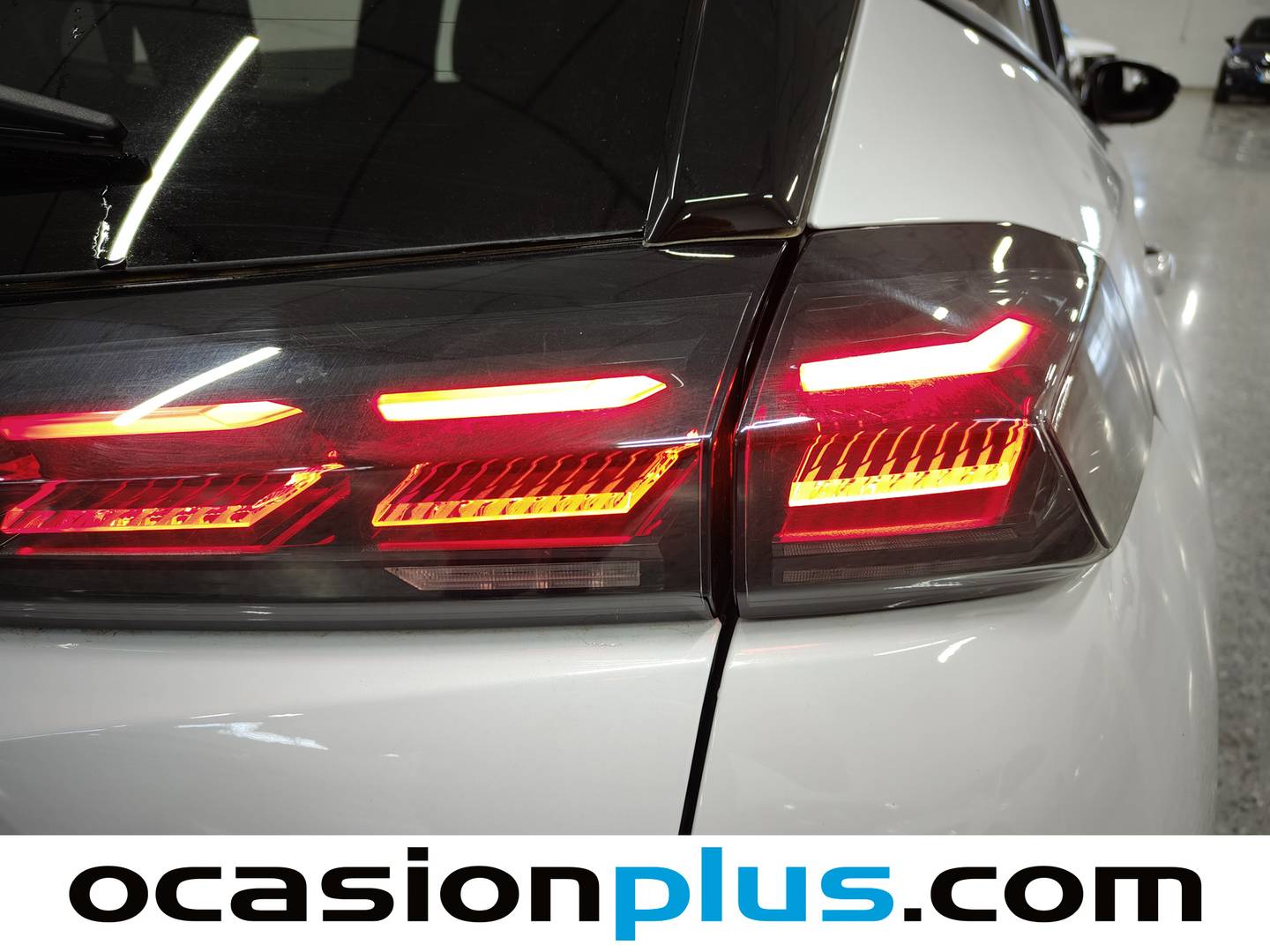 Foto Peugeot 2008 Peugeot 2008 Allure Hybrid eDCS6 (136 CV)