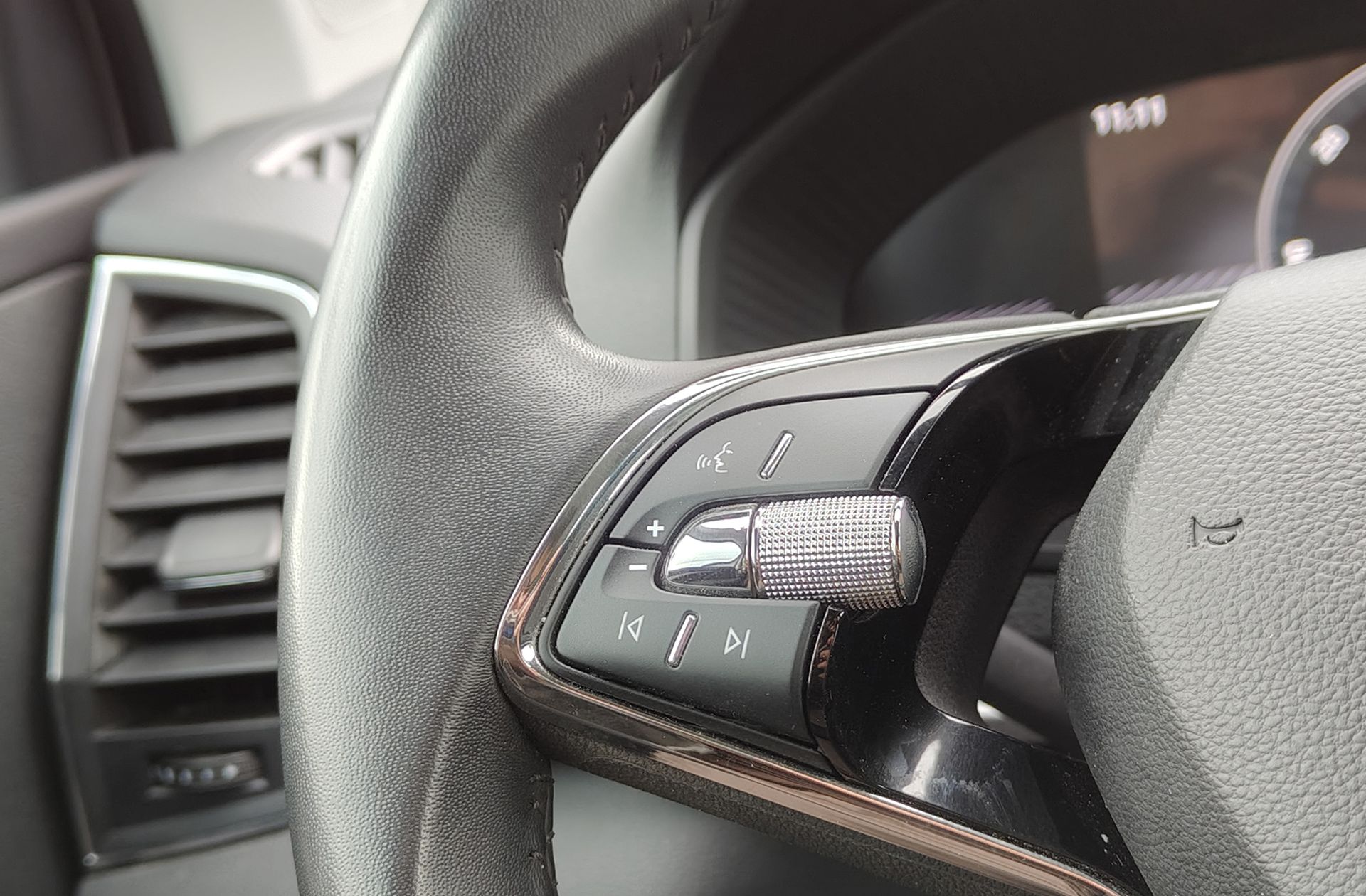 Škoda Karoq 2.0 TDI Selection - foto 26