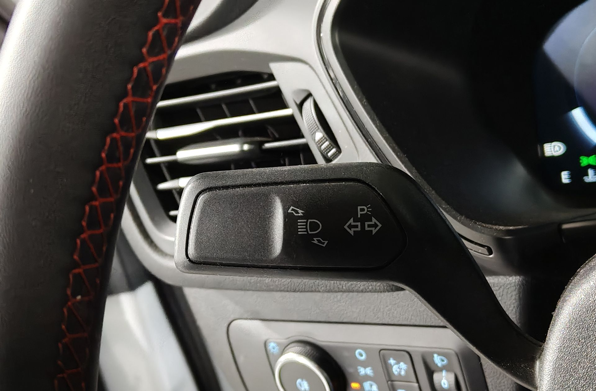 Ford Kuga 1.5T EcoBoost ST-Line 4x2 - foto 24