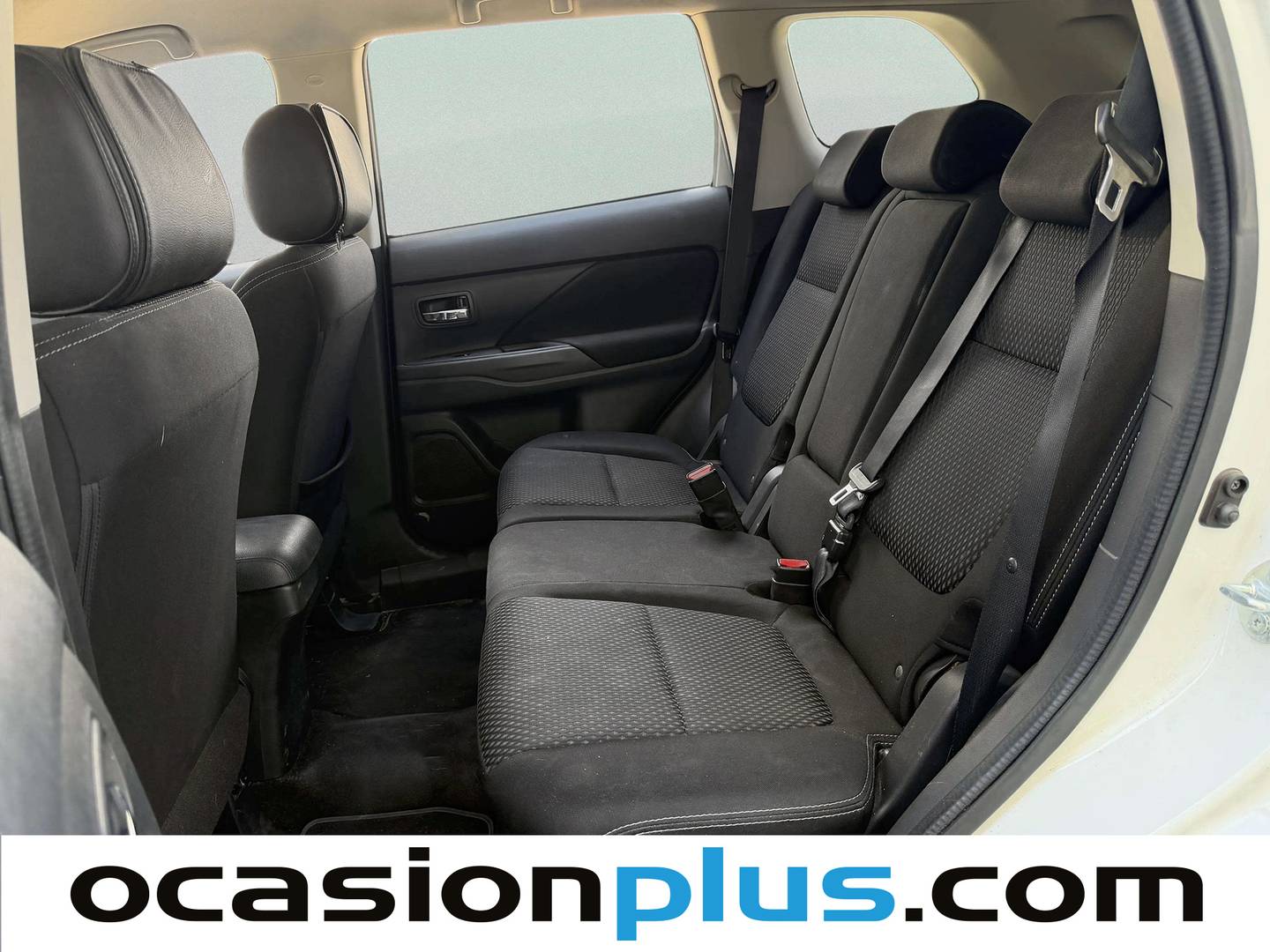 Foto asientos traseros Mitsubishi Outlander Mitsubishi Outlander 220 DI-D Motion 2WD (150 CV)
