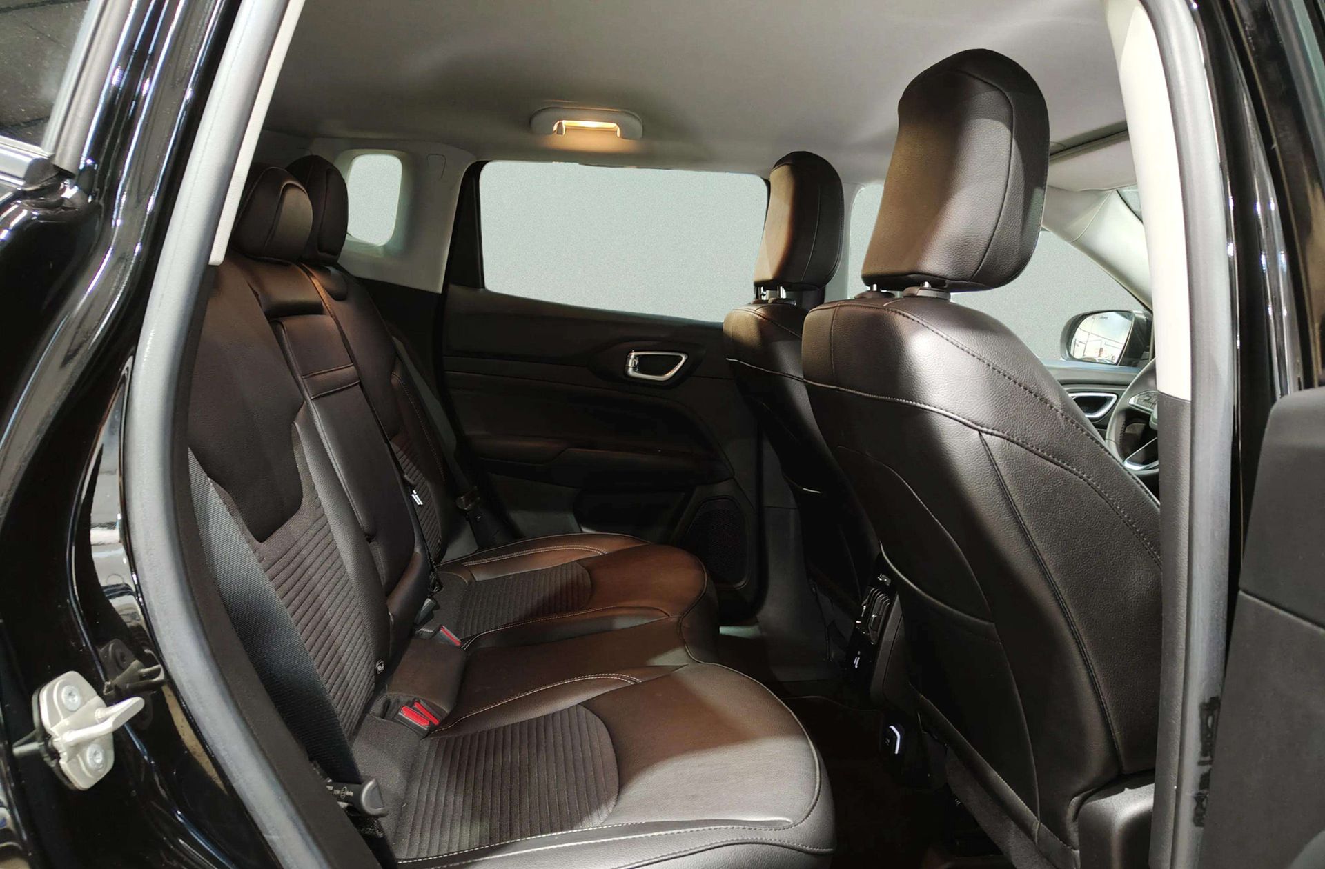 Jeep Compass 1.5 MHEV Night Eagle DCT - foto 16