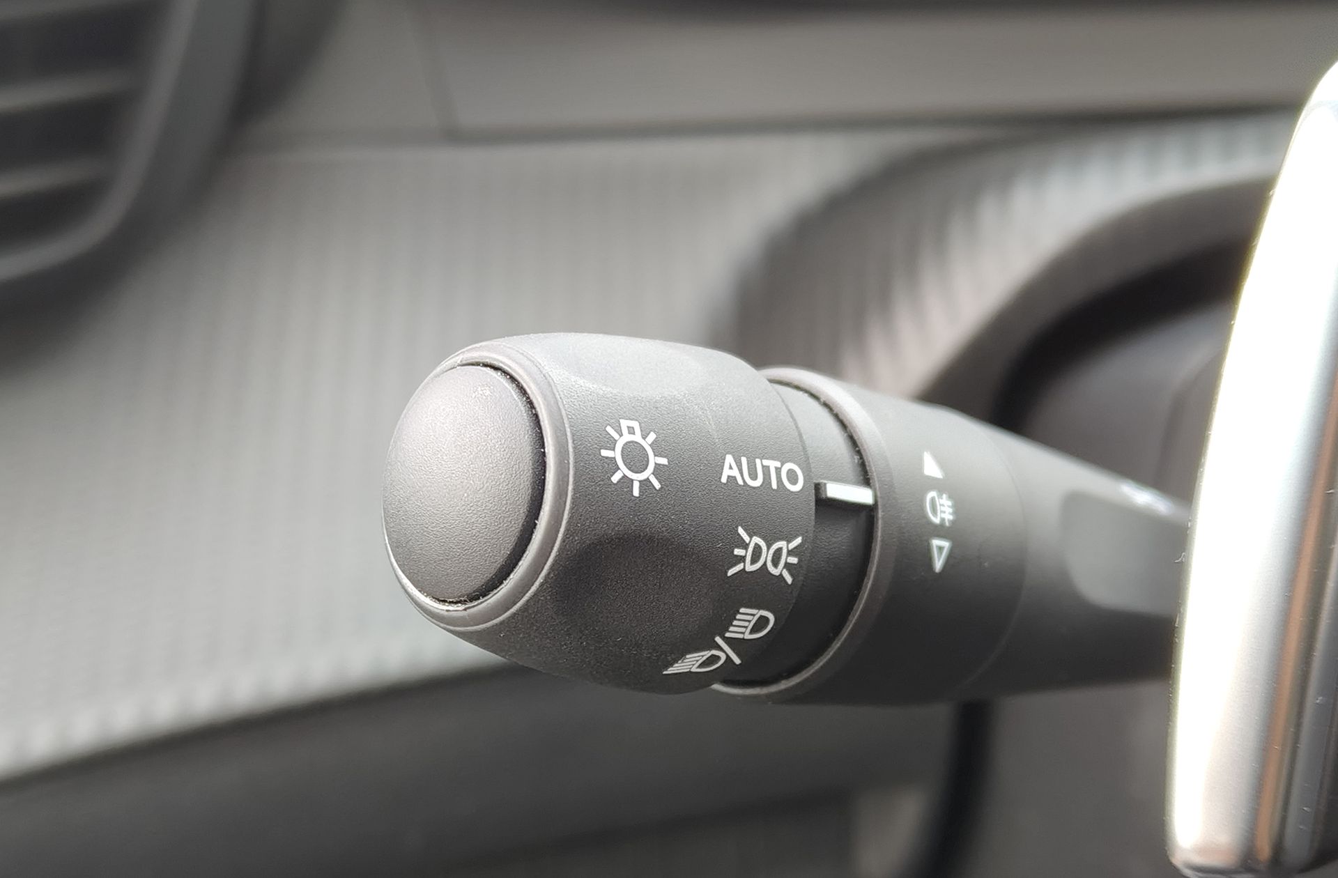 Peugeot 208 Allure Hybrid eDCS6 - foto 28