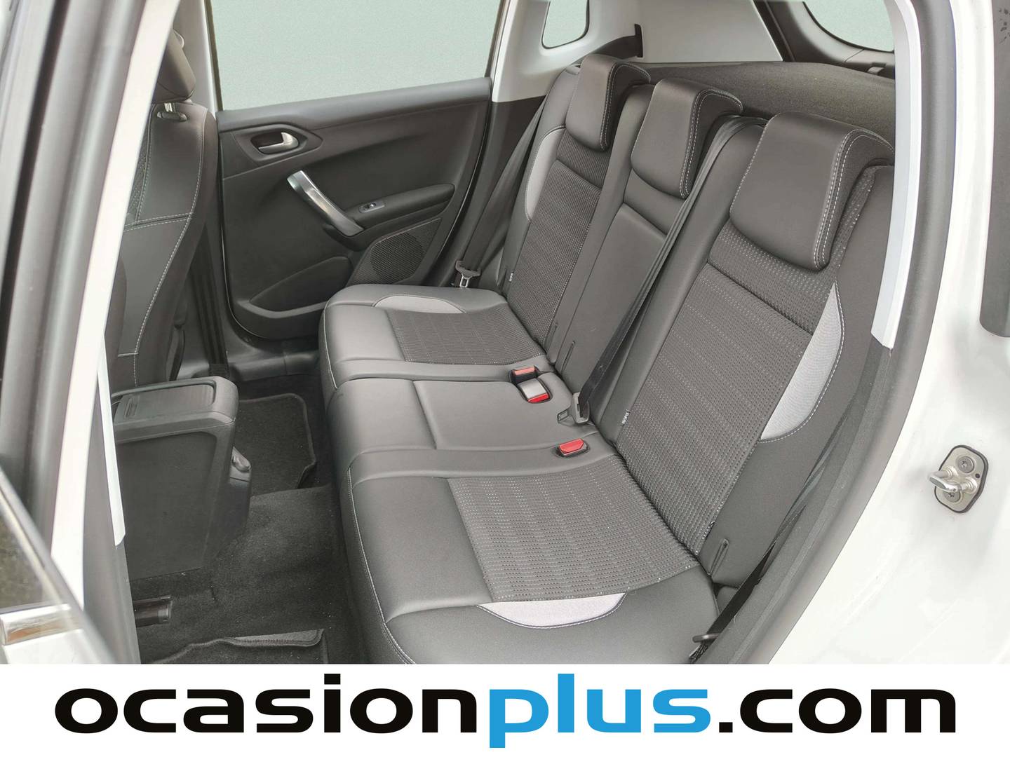 Foto asientos traseros Peugeot 2008 Peugeot 2008 BlueHDi 100 Allure (100 CV)