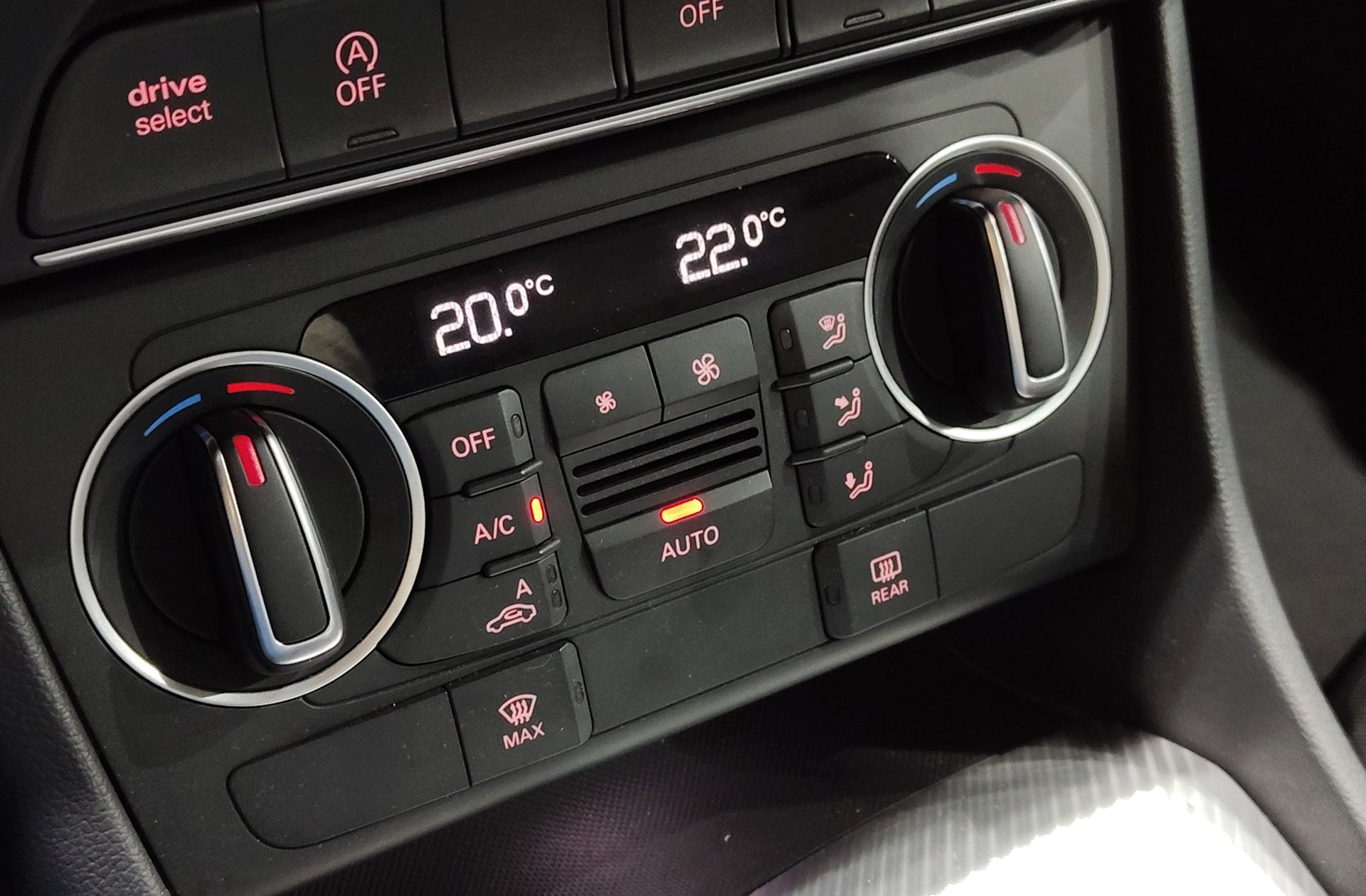 Audi Q3 2.0 TDI quattro S tronic - foto 29