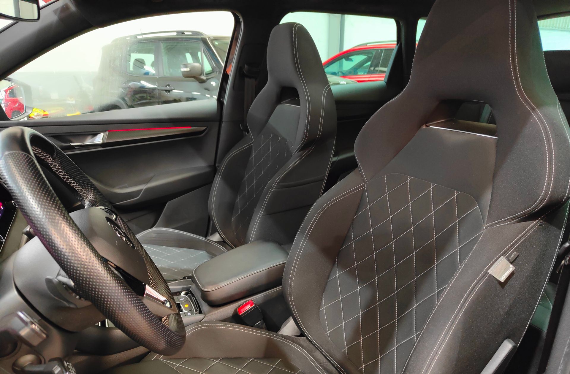Škoda Karoq 1.5 TSI ACT Sportline DSG - foto 9