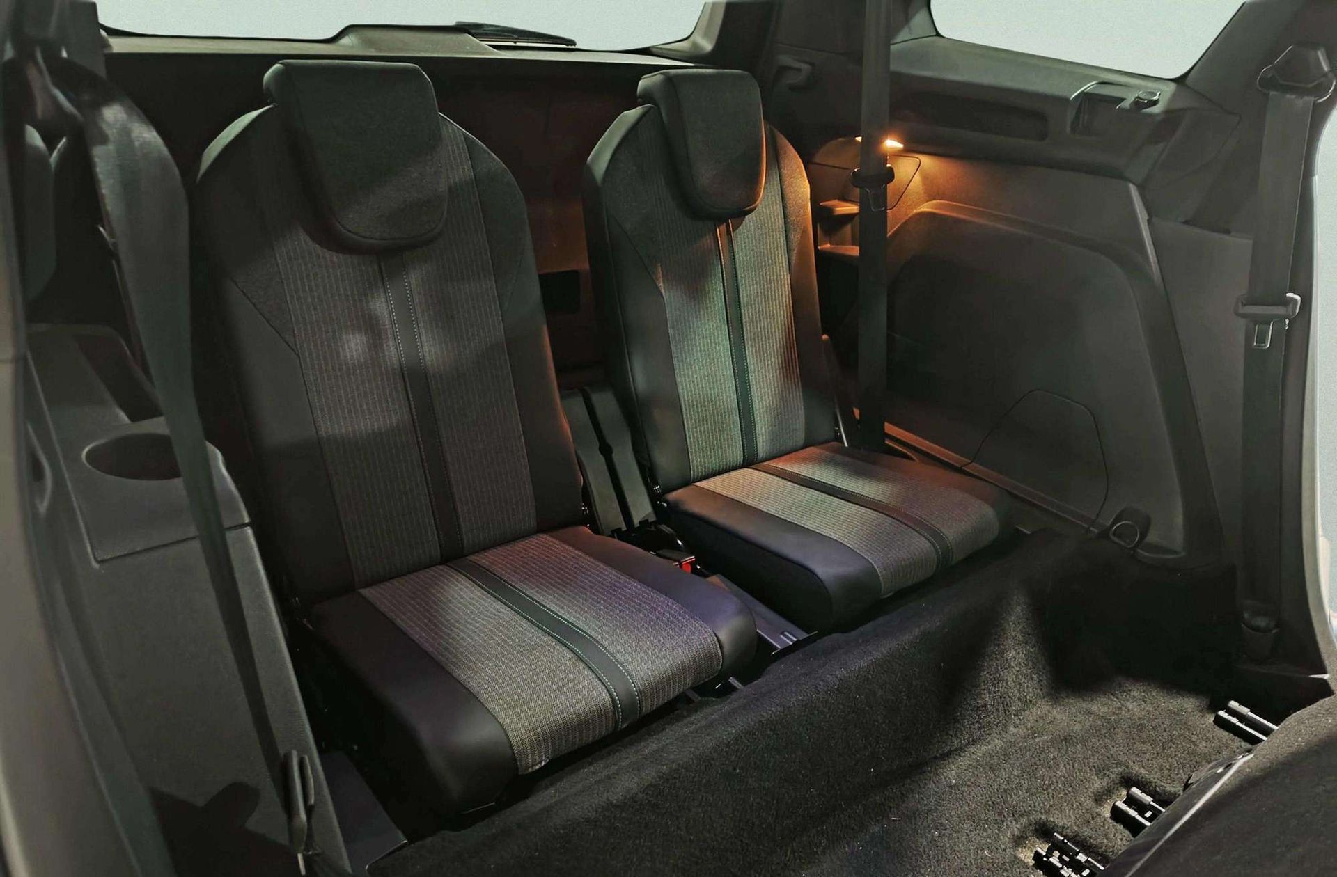 Peugeot 5008 1.2 Allure Pack eDCS6 7 plazas - foto 20