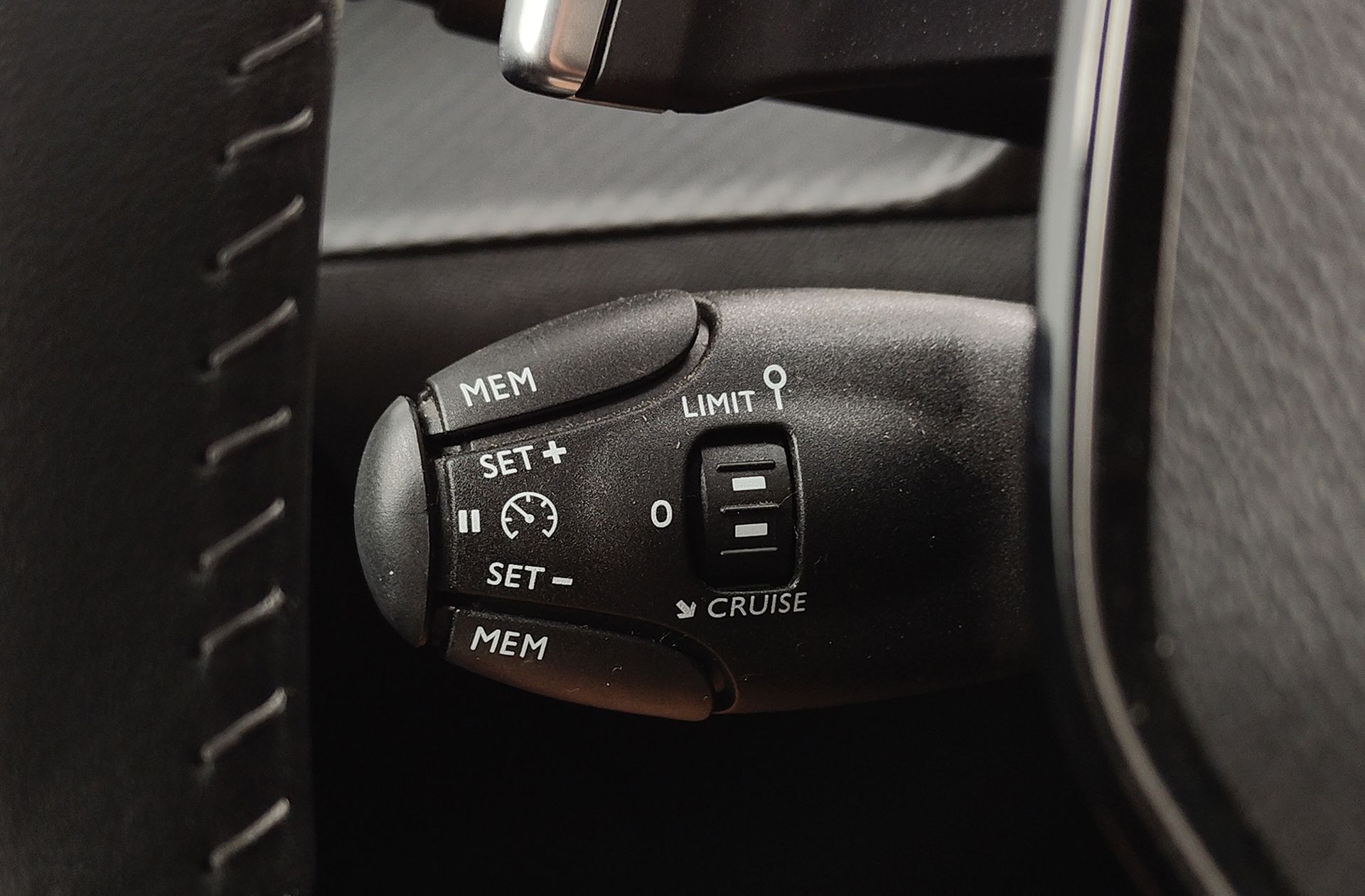 Peugeot 208 Style Hybrid 110 eDCS6 - foto 27