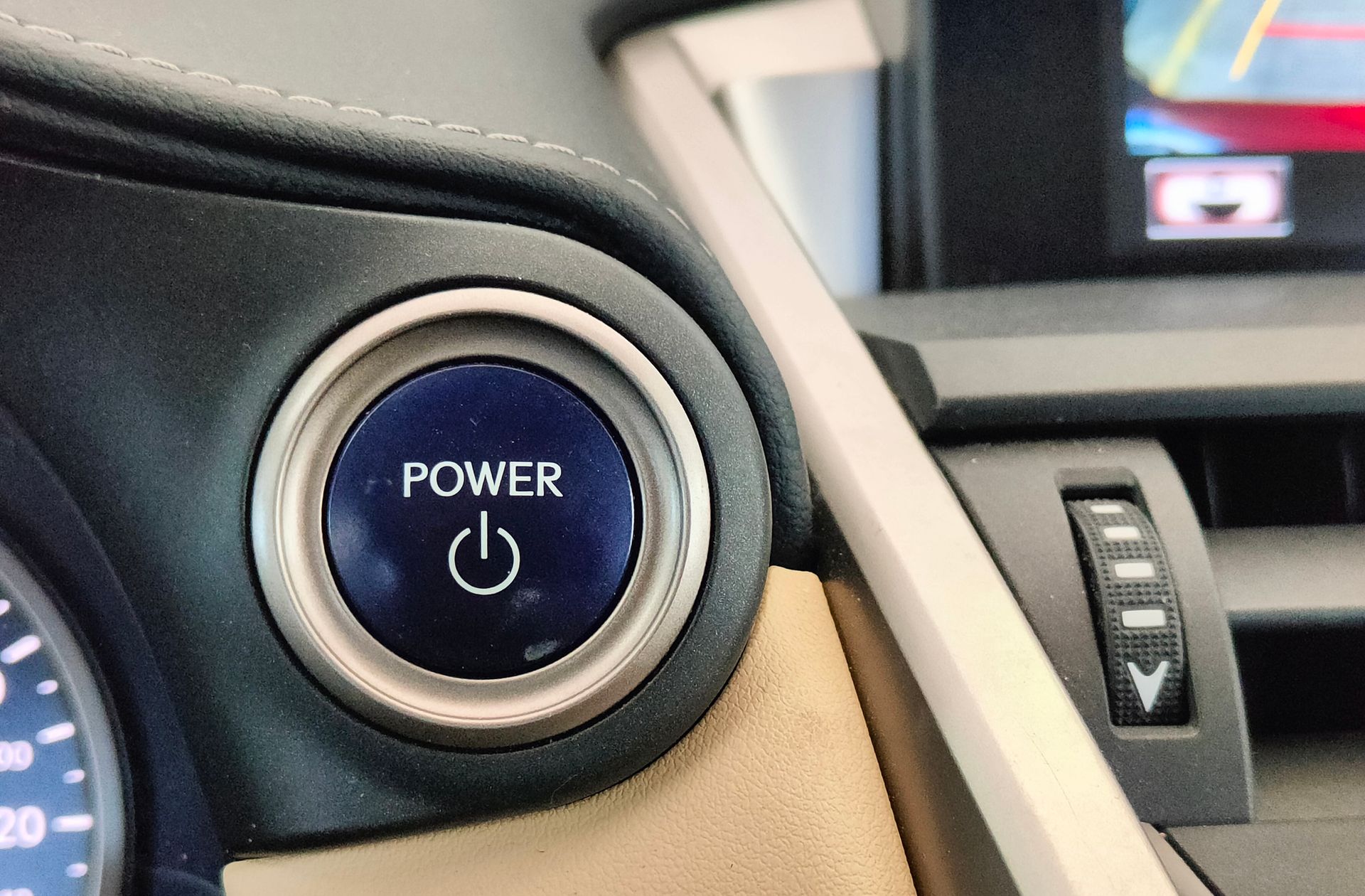 Lexus NX 2.5 300h Luxury 4WD - foto 33