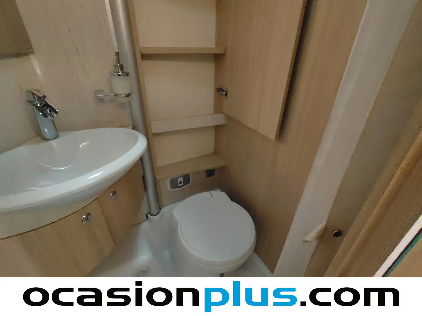 Foto Burstner BT5902 Burstner BT5902 TRAVEL VAN T-590 (150 CV)