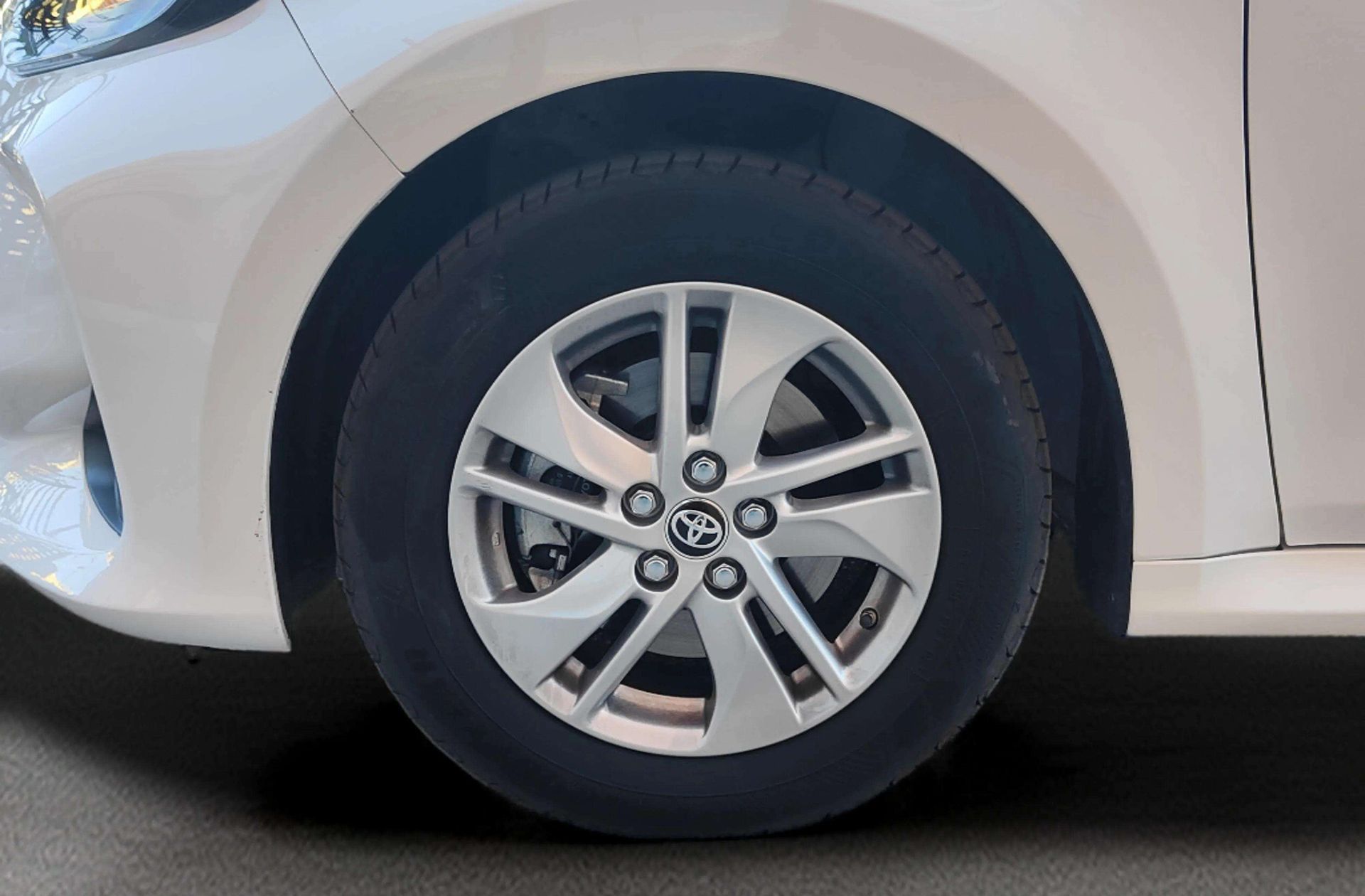 Toyota Yaris 120H Business Plus - foto 31