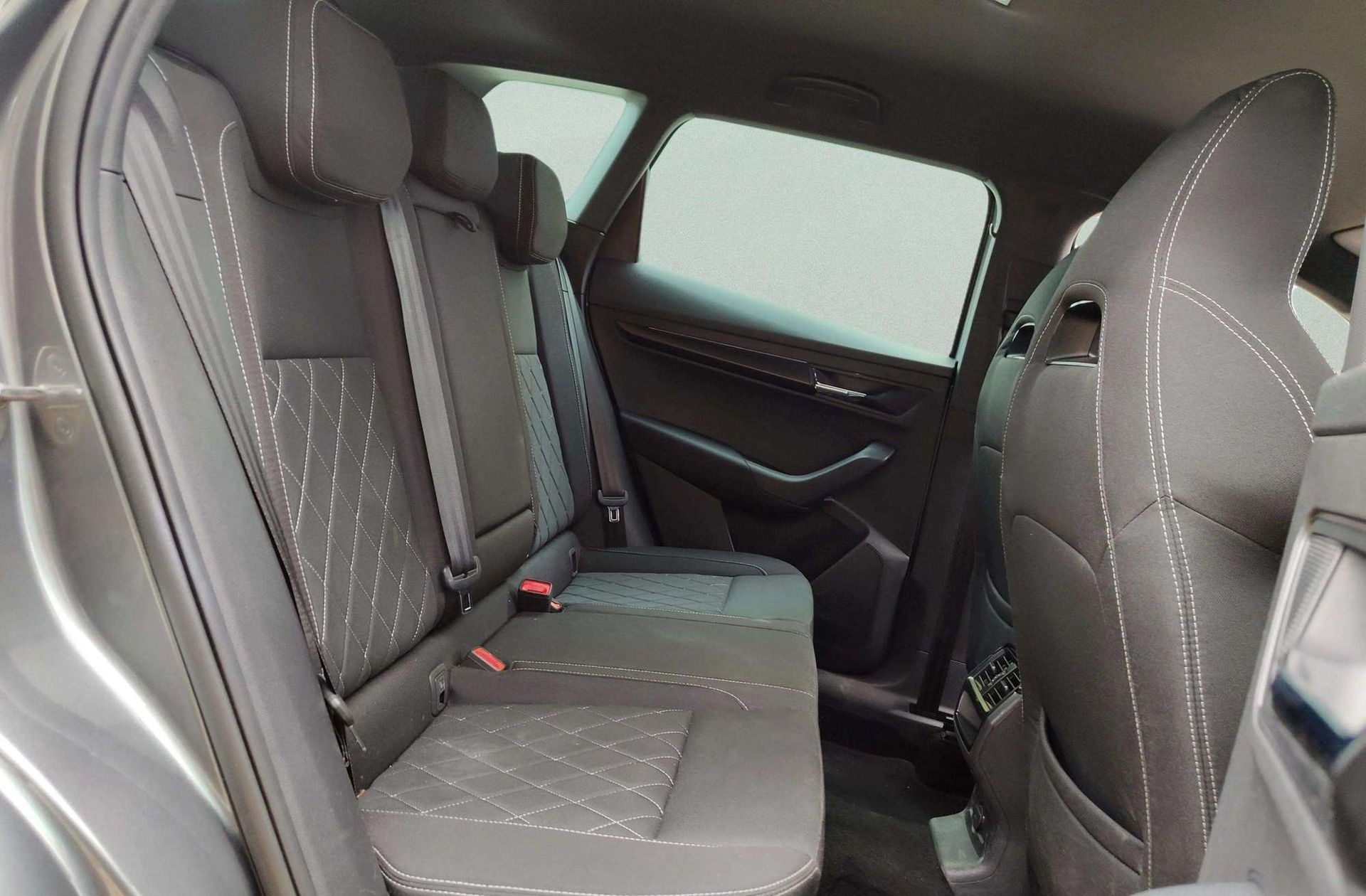 Škoda Karoq 1.5 TSI ACT Sportline - foto 16