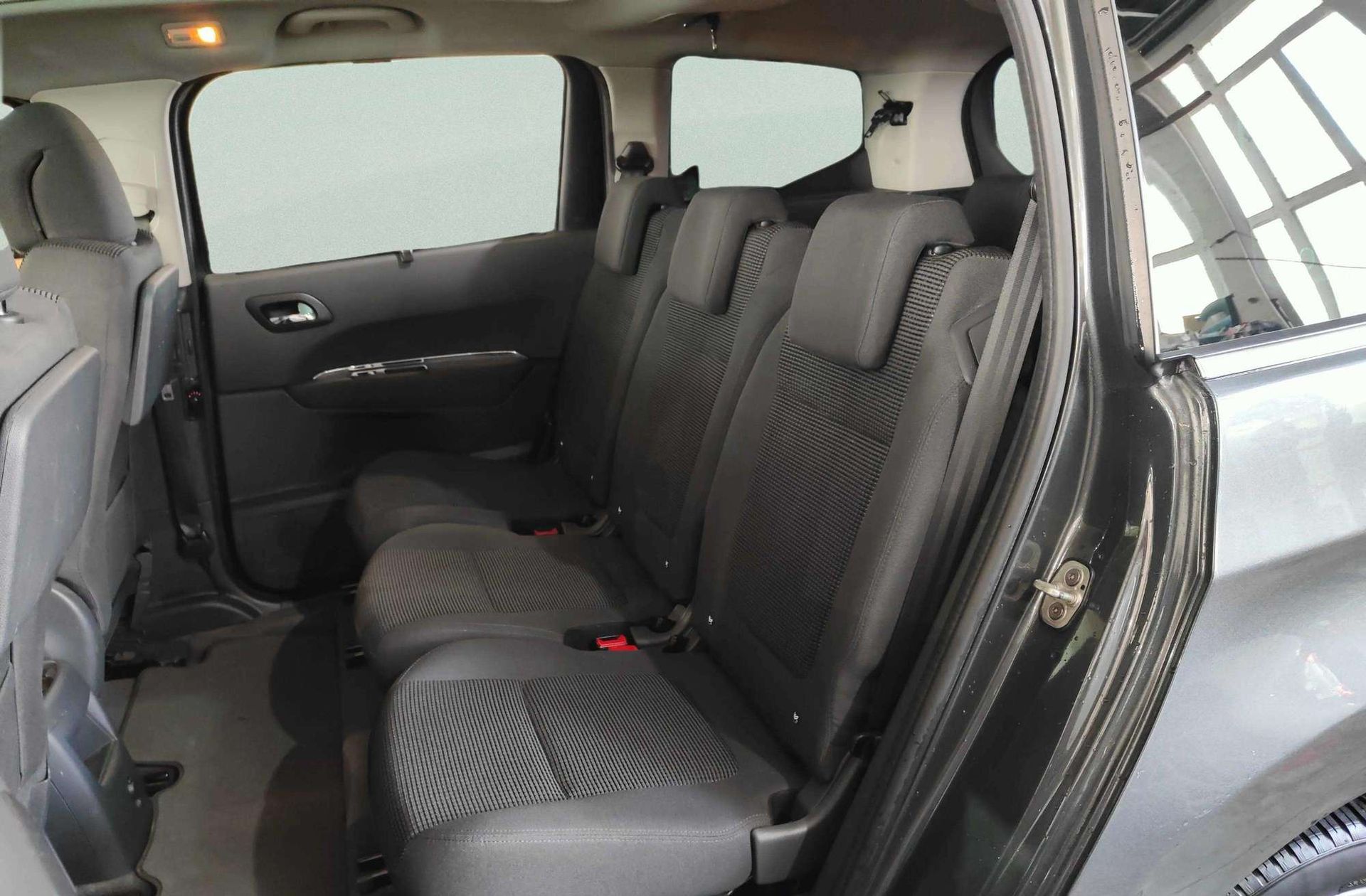 Peugeot 5008 2.0 BlueHDi Allure 7 plazas - foto 13