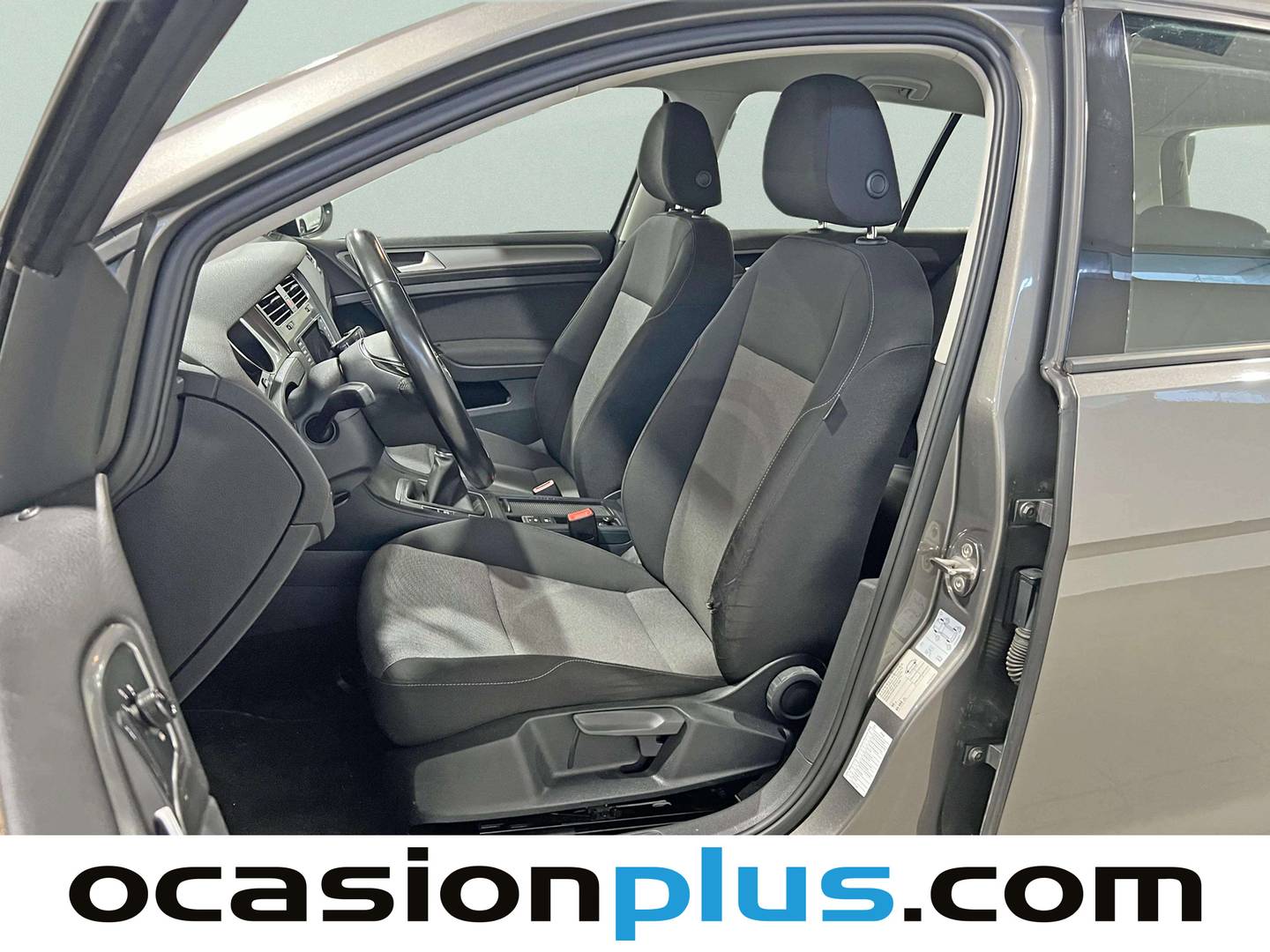 Foto asientos delanteros Volkswagen Golf Volkswagen Golf Business 1.6 TDI BMT (105 CV)