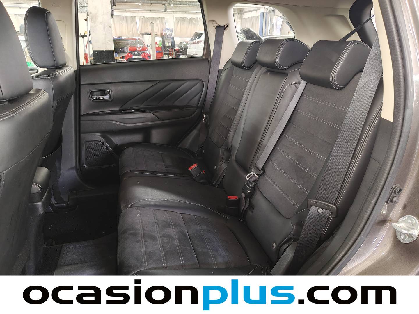 Foto asientos traseros Mitsubishi Outlander Mitsubishi Outlander 2.0 PHEV Kaiteki 4WD Auto (203 CV)