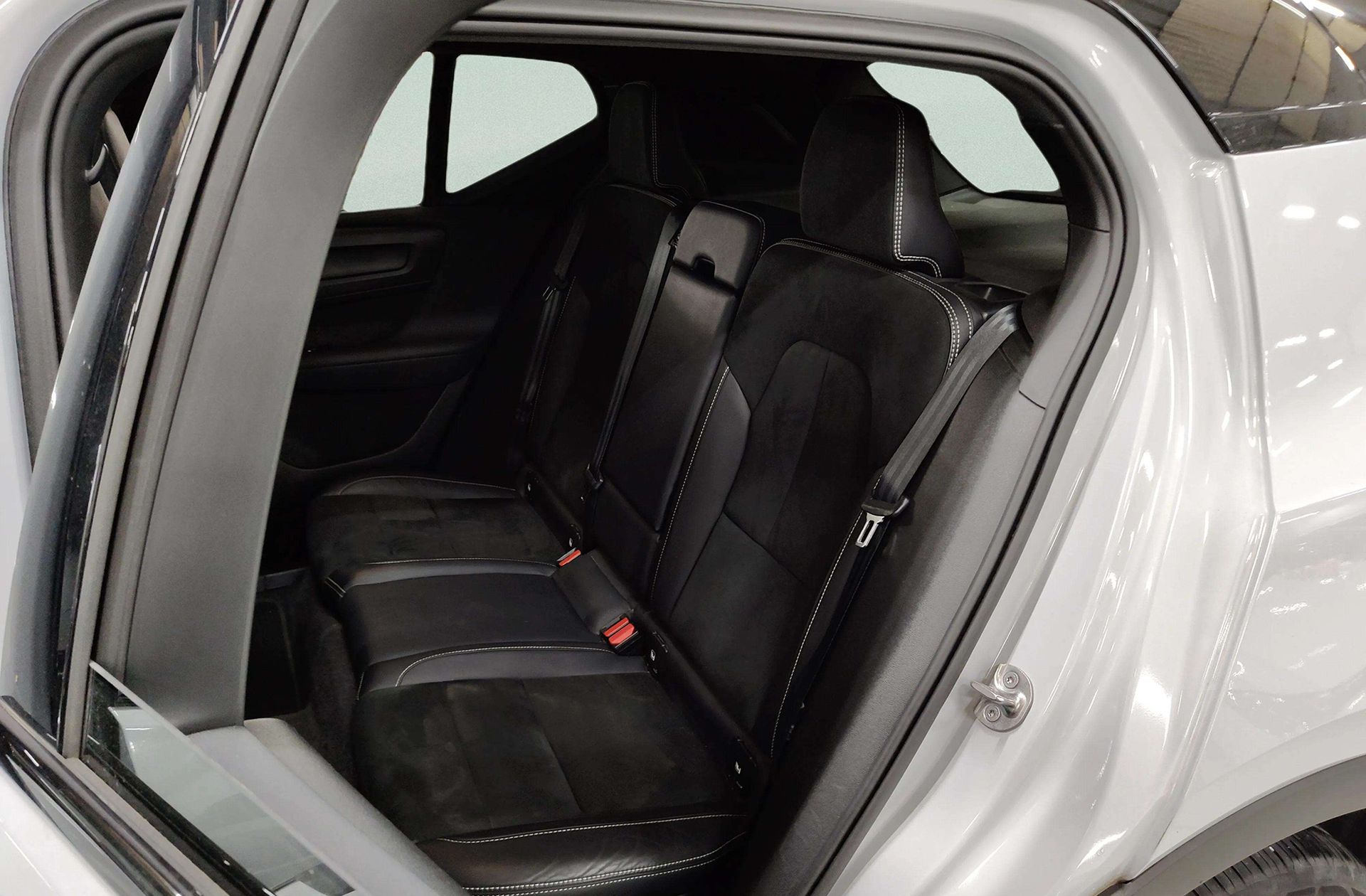 Volvo XC40 T2 R-Design - foto 13