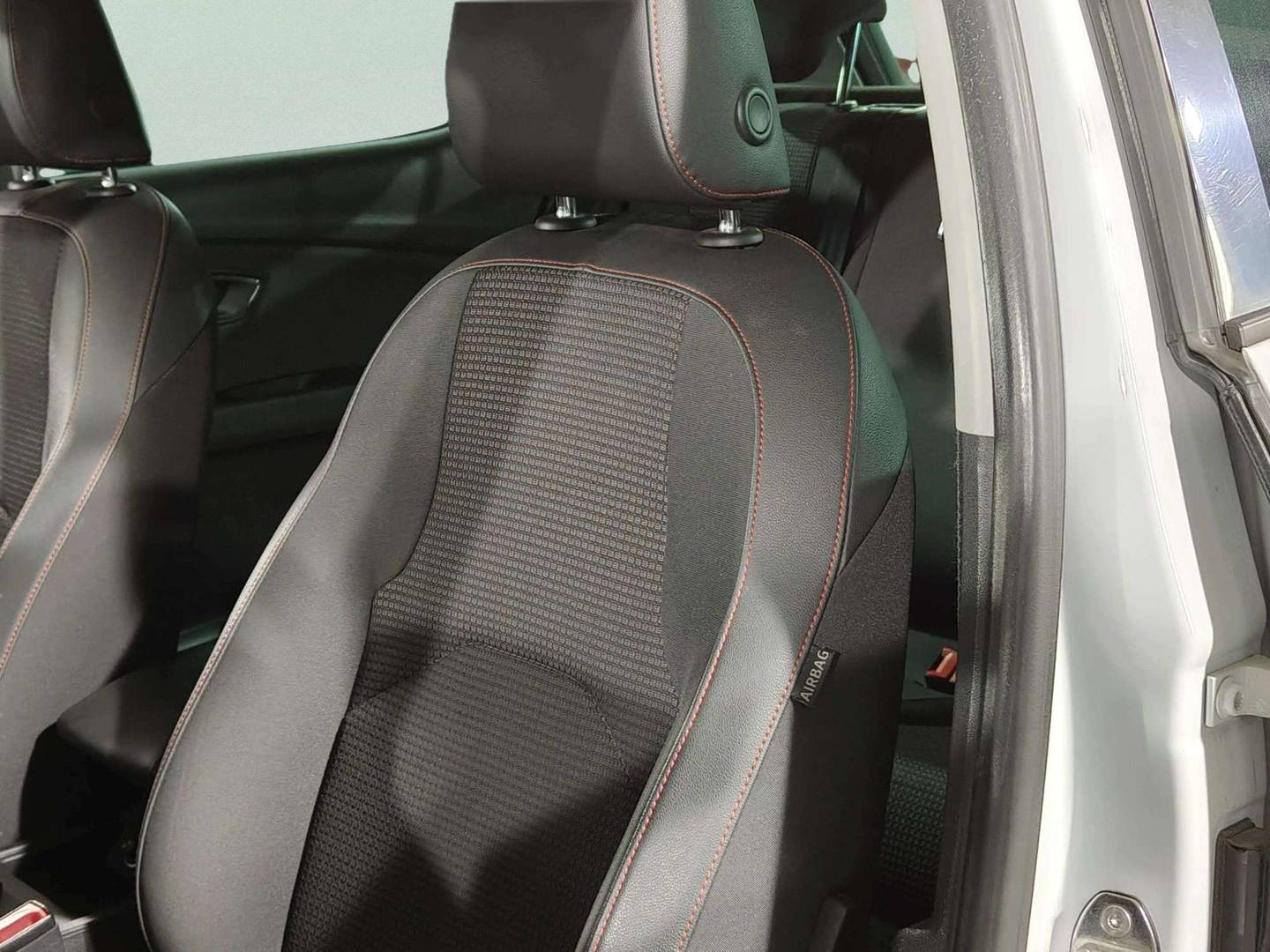 Extras y acabados del Seat León SEAT León 2.0 TDI FR Plus DSG (150 CV)