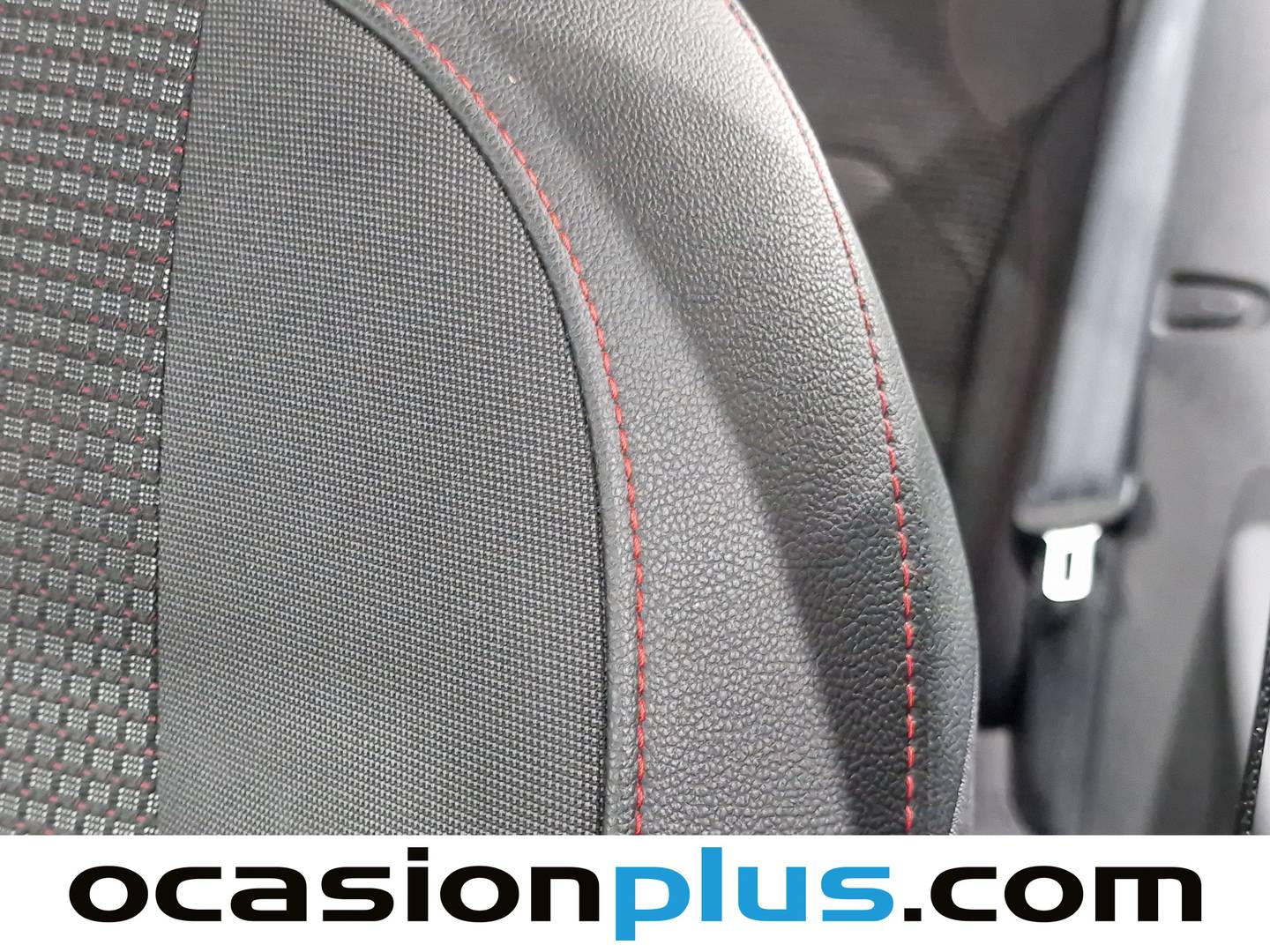 Extras y acabados del Seat León Seat León 2.0 TDI S&S FR DSG (150 CV)