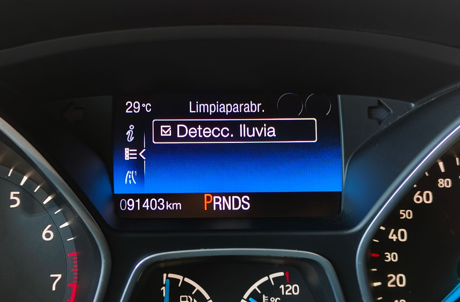 Ford Focus 1.5 EcoBoost ST-Line - foto 40
