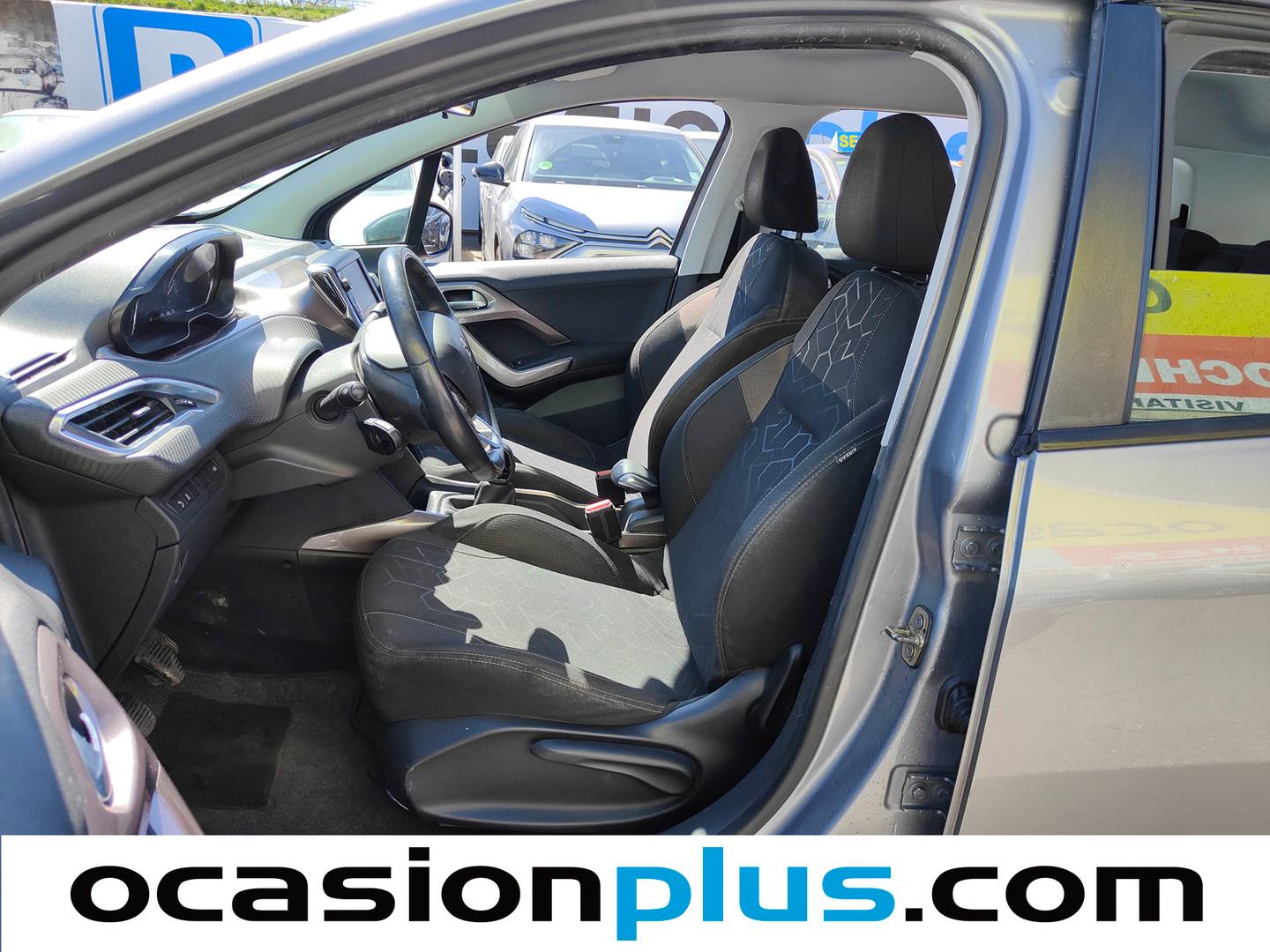 Foto asientos delanteros Peugeot 2008 Peugeot 2008 VTI 82 Active (82 CV)