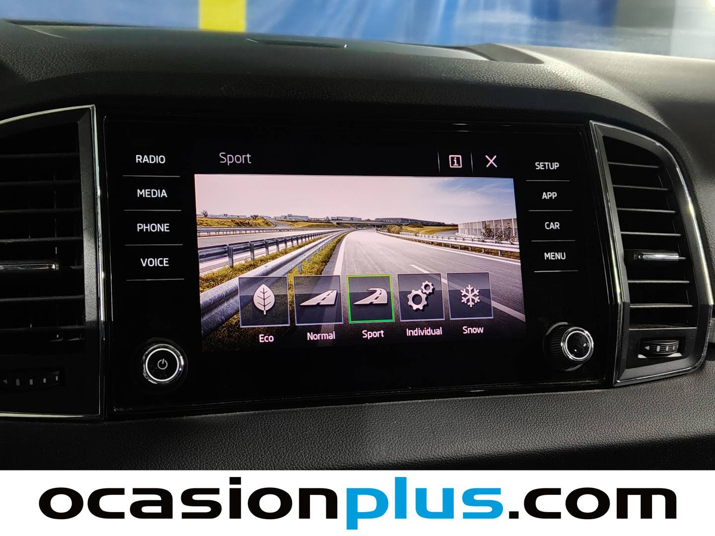 Foto Skoda Karoq Skoda Karoq 2.0 TDI Ambition 4X4 DSG (150 CV)