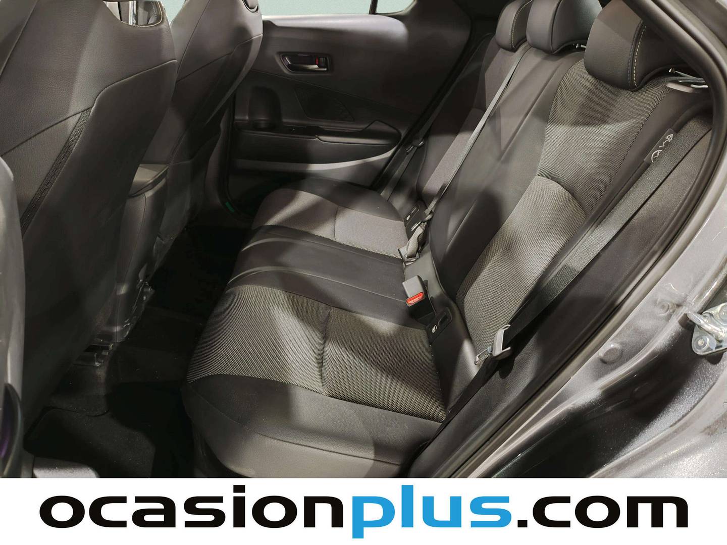 Foto asientos traseros Toyota C-HR Toyota C-HR 1.8 140H Spirit (140 CV)