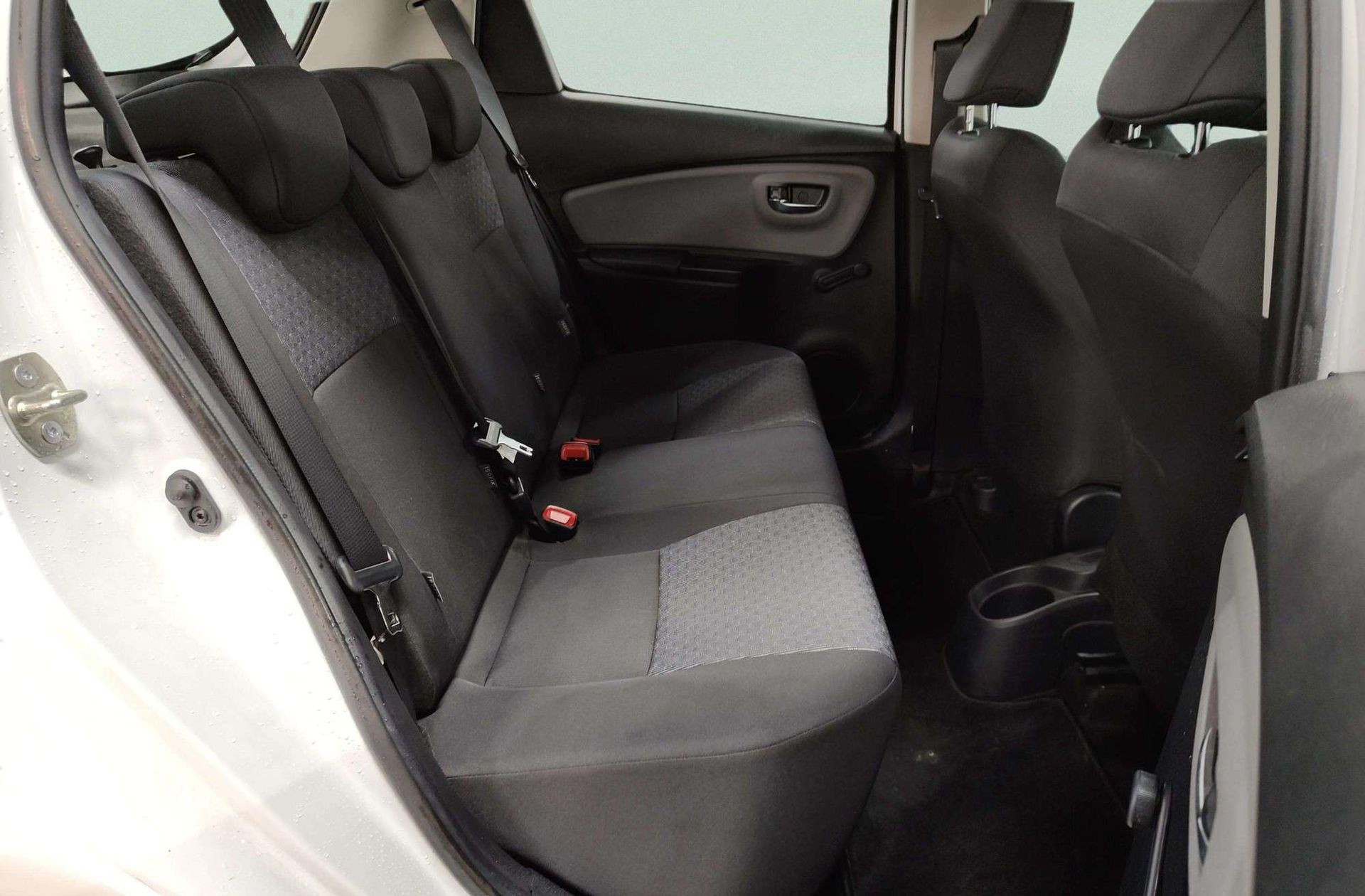 Toyota Yaris 100 Active - foto 14